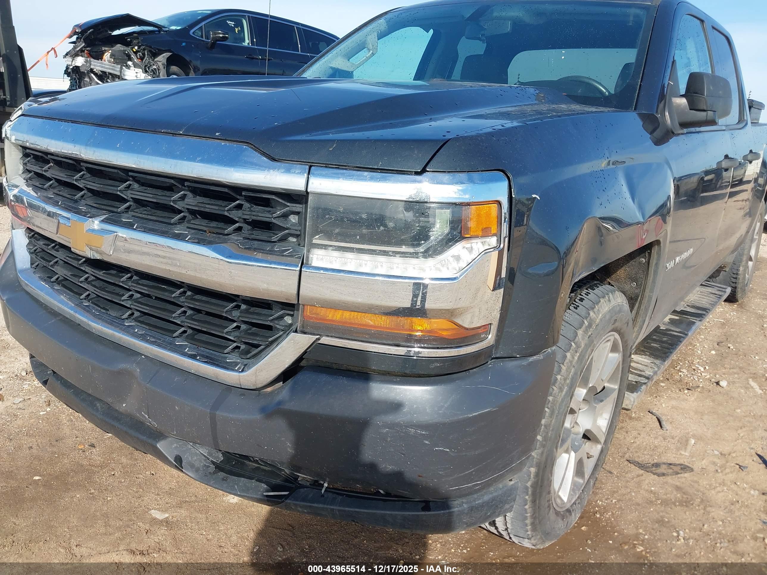 CHEVROLET SILVERADO image 6