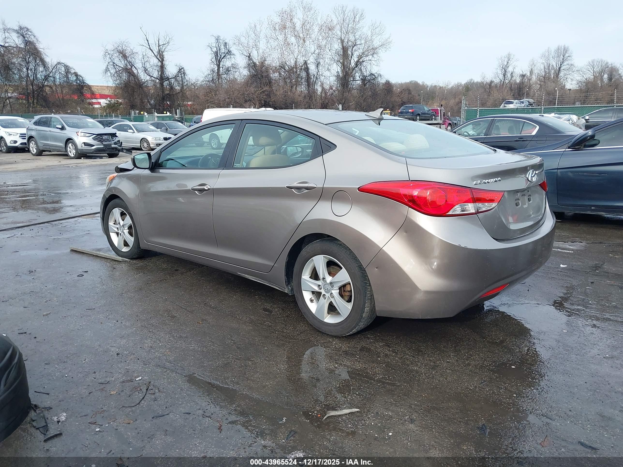 HYUNDAI ELANTRA image 3