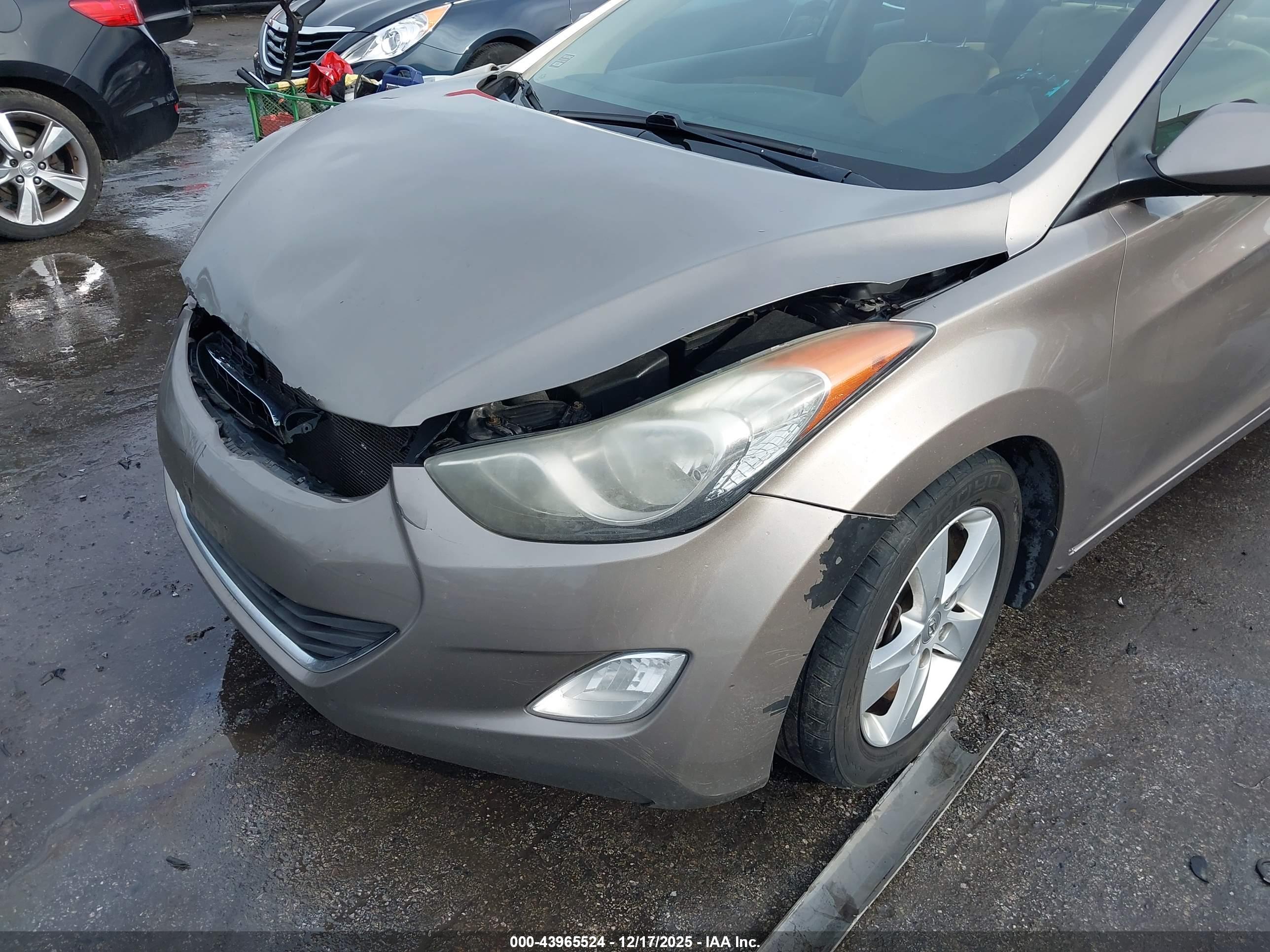 HYUNDAI ELANTRA image 6