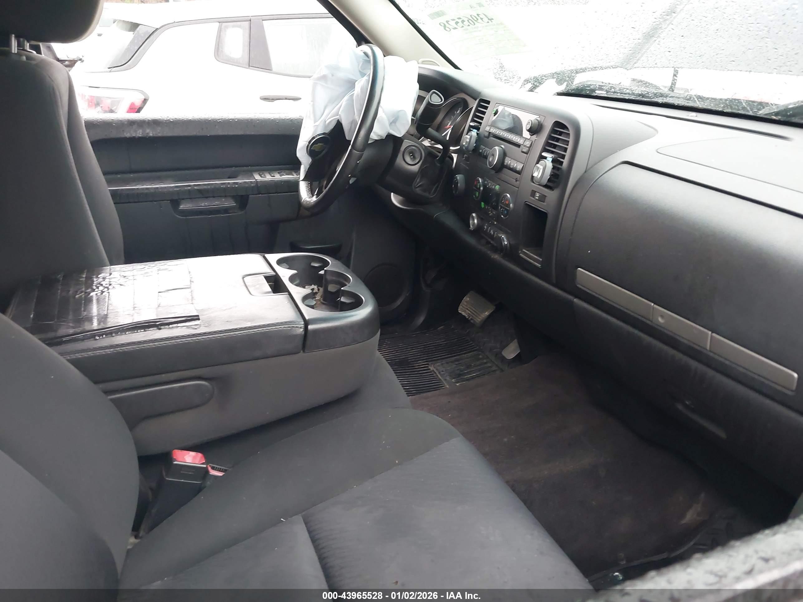 CHEVROLET SILVERADO image 5