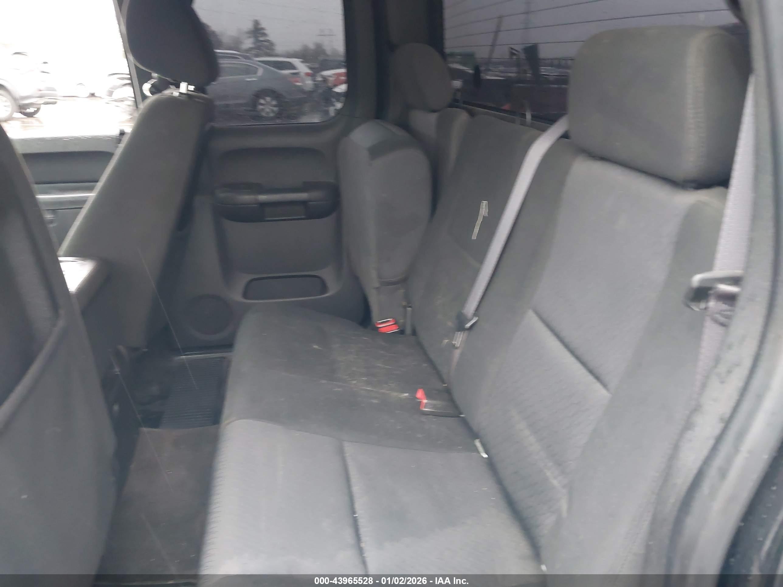 CHEVROLET SILVERADO image 8