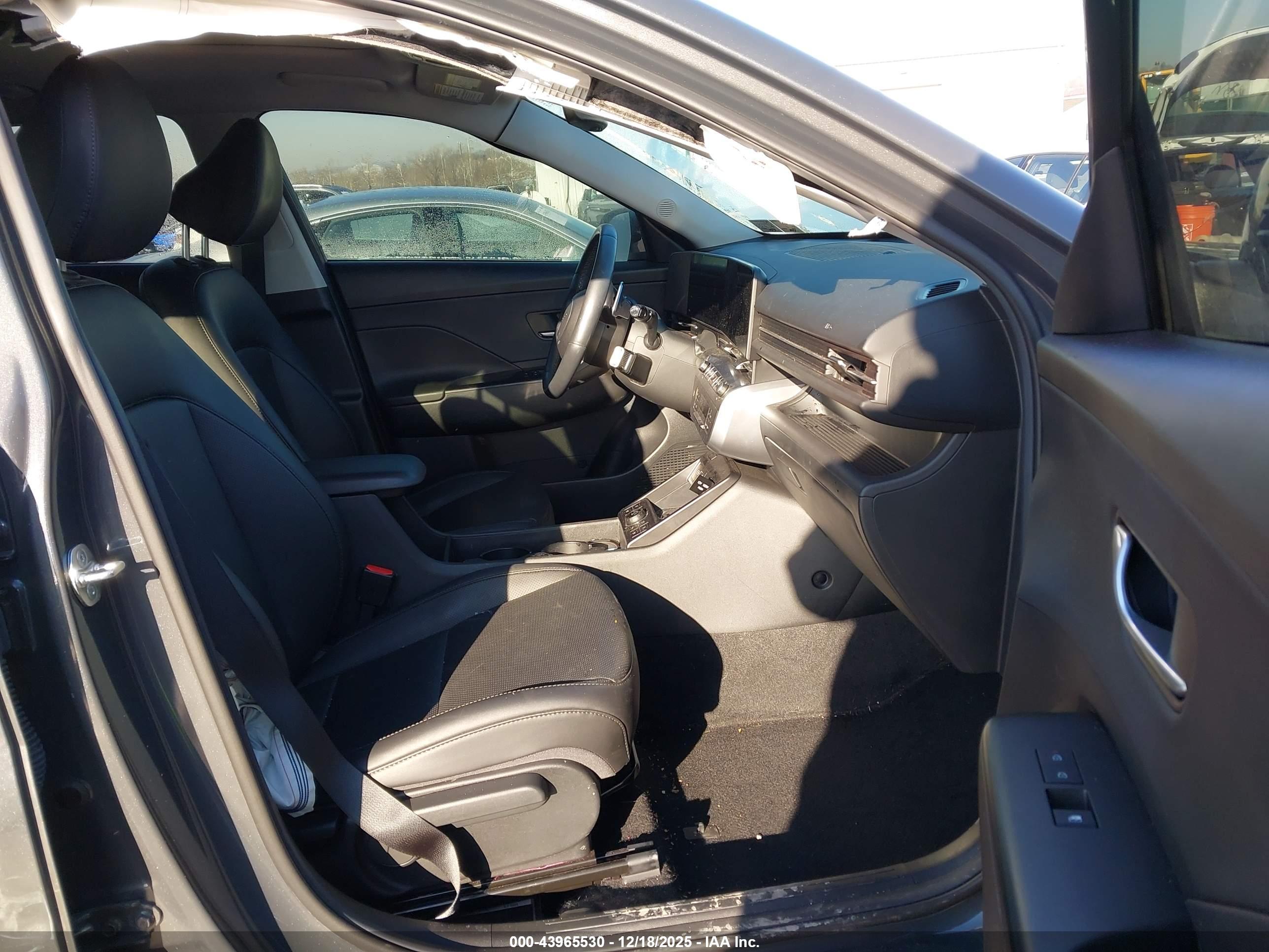 HYUNDAI KONA image 5