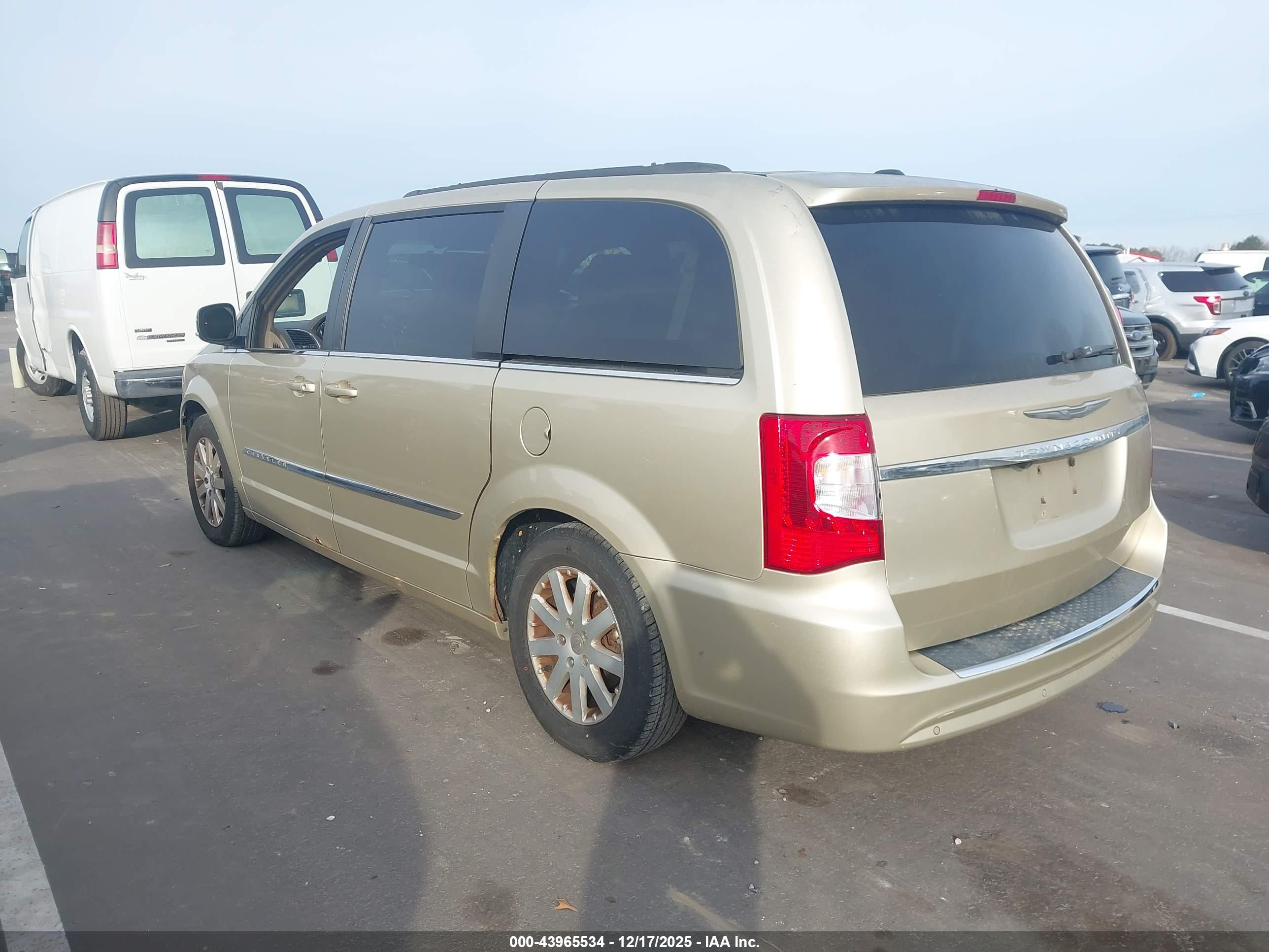 CHRYSLER TOWN image 3