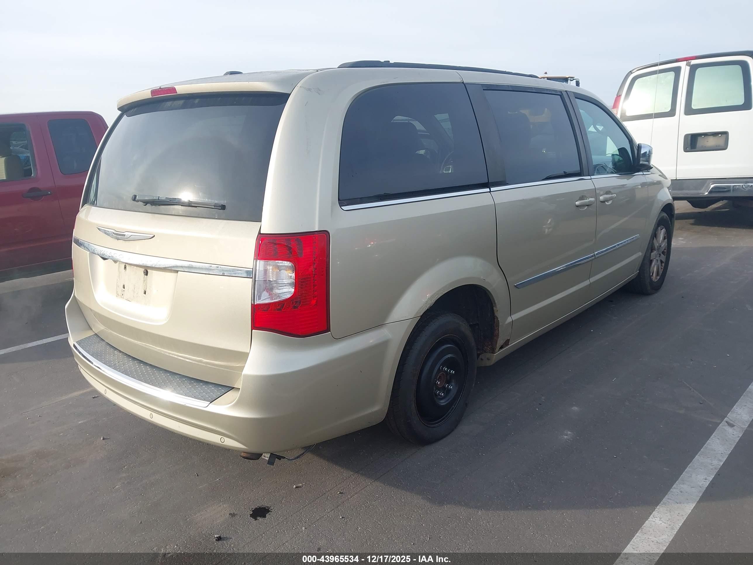 CHRYSLER TOWN image 4