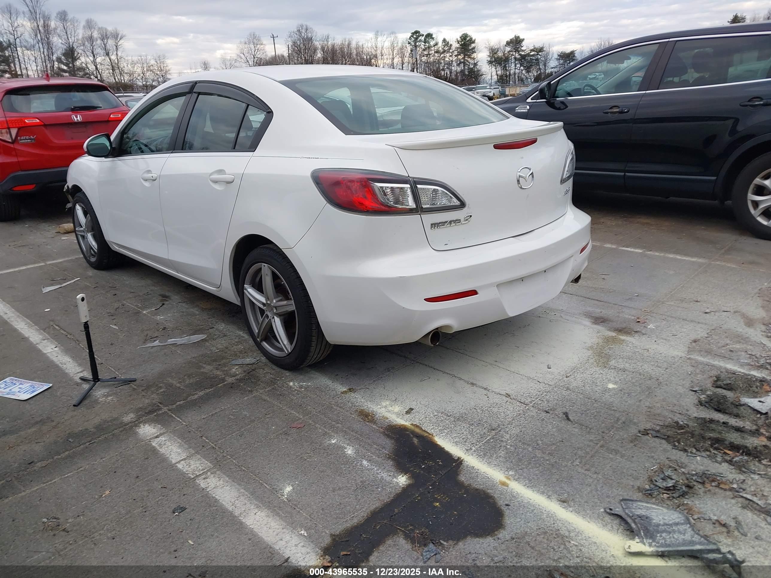 MAZDA MAZDA3 image 3