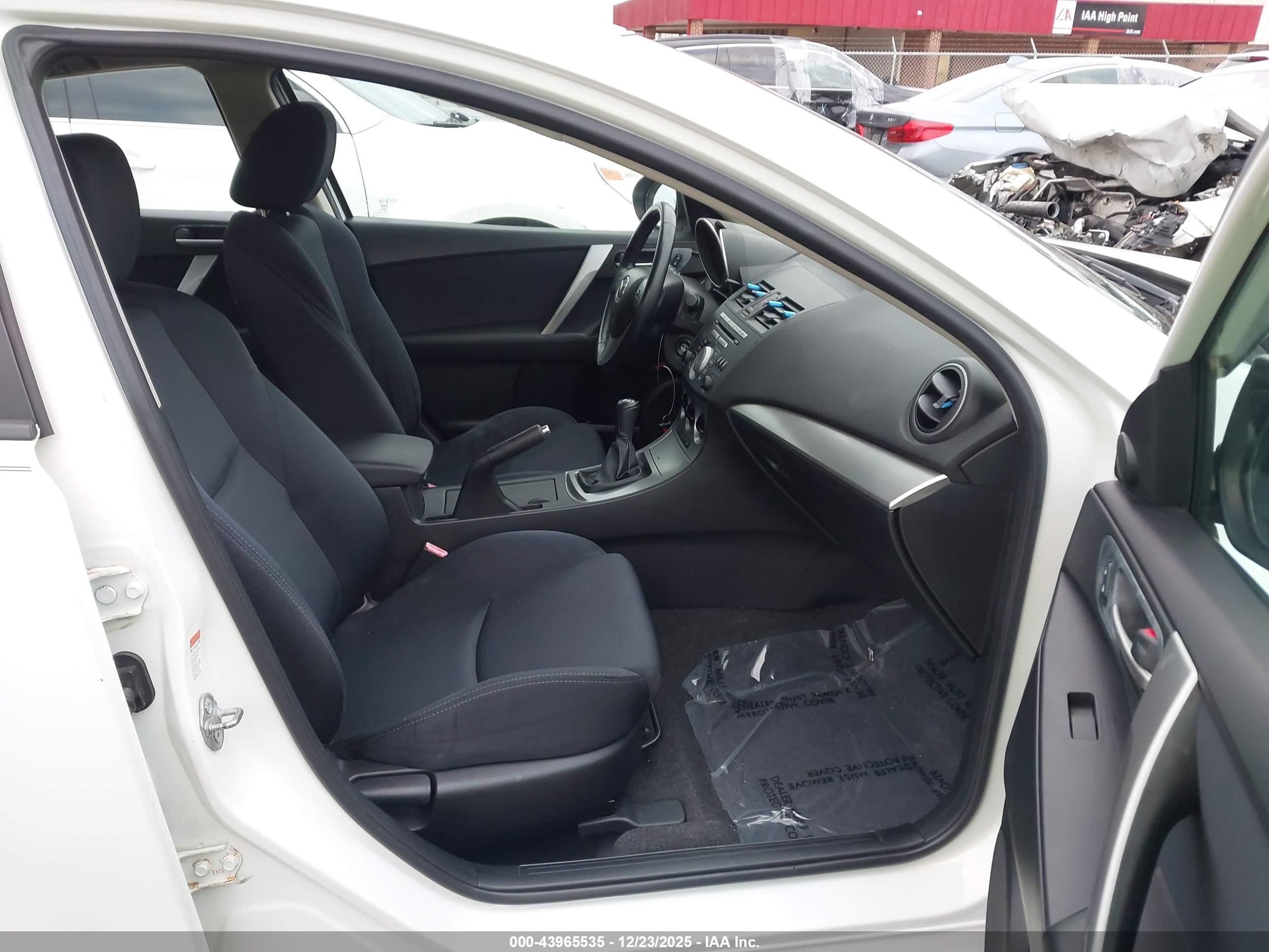 MAZDA MAZDA3 image 5