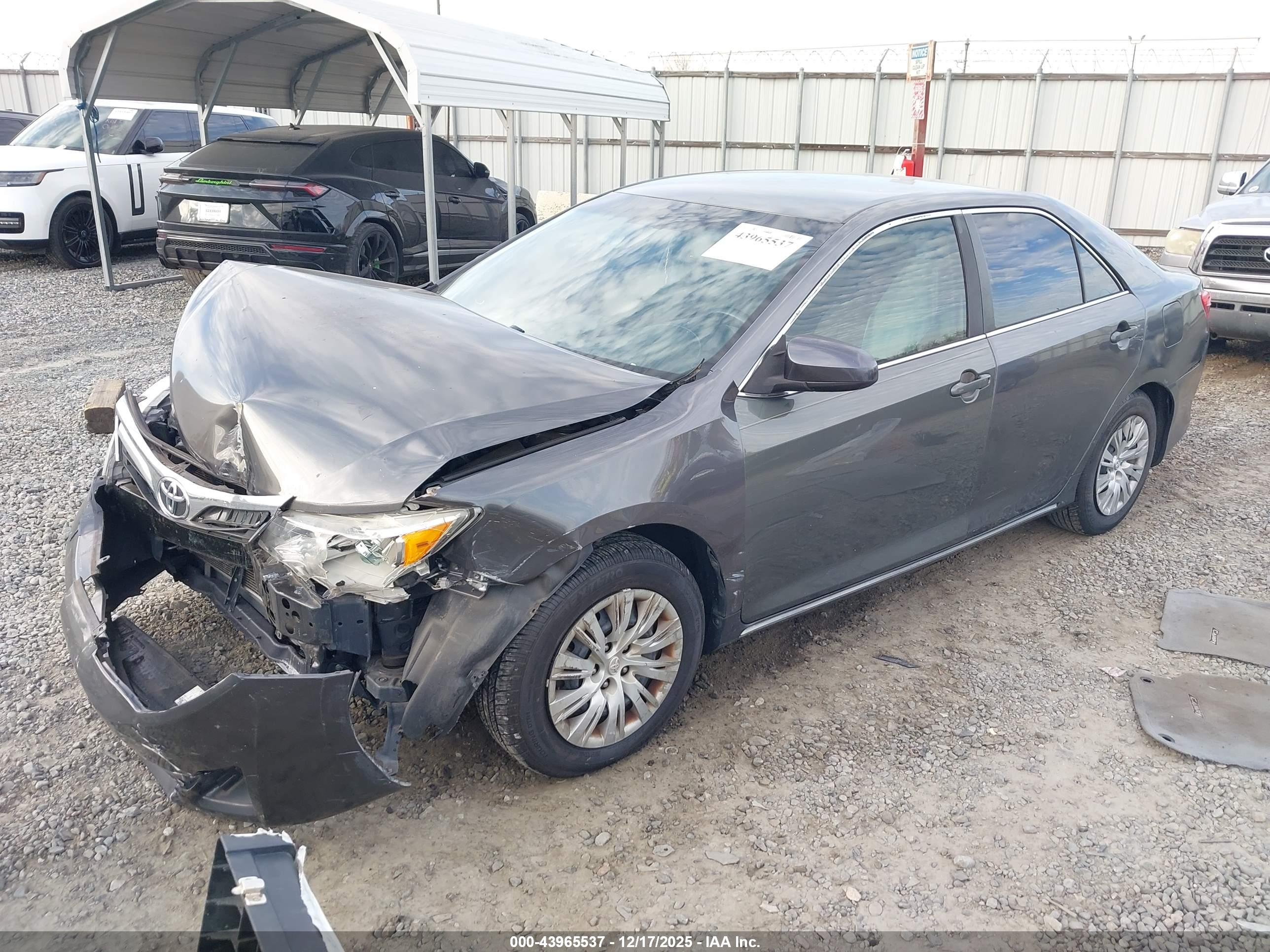 TOYOTA CAMRY image 2