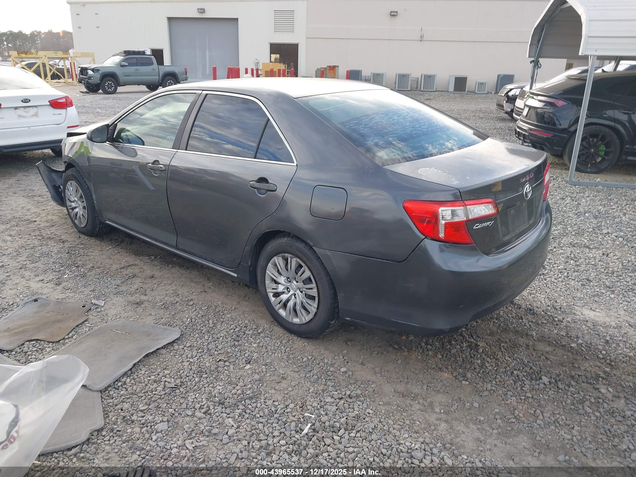 TOYOTA CAMRY image 3