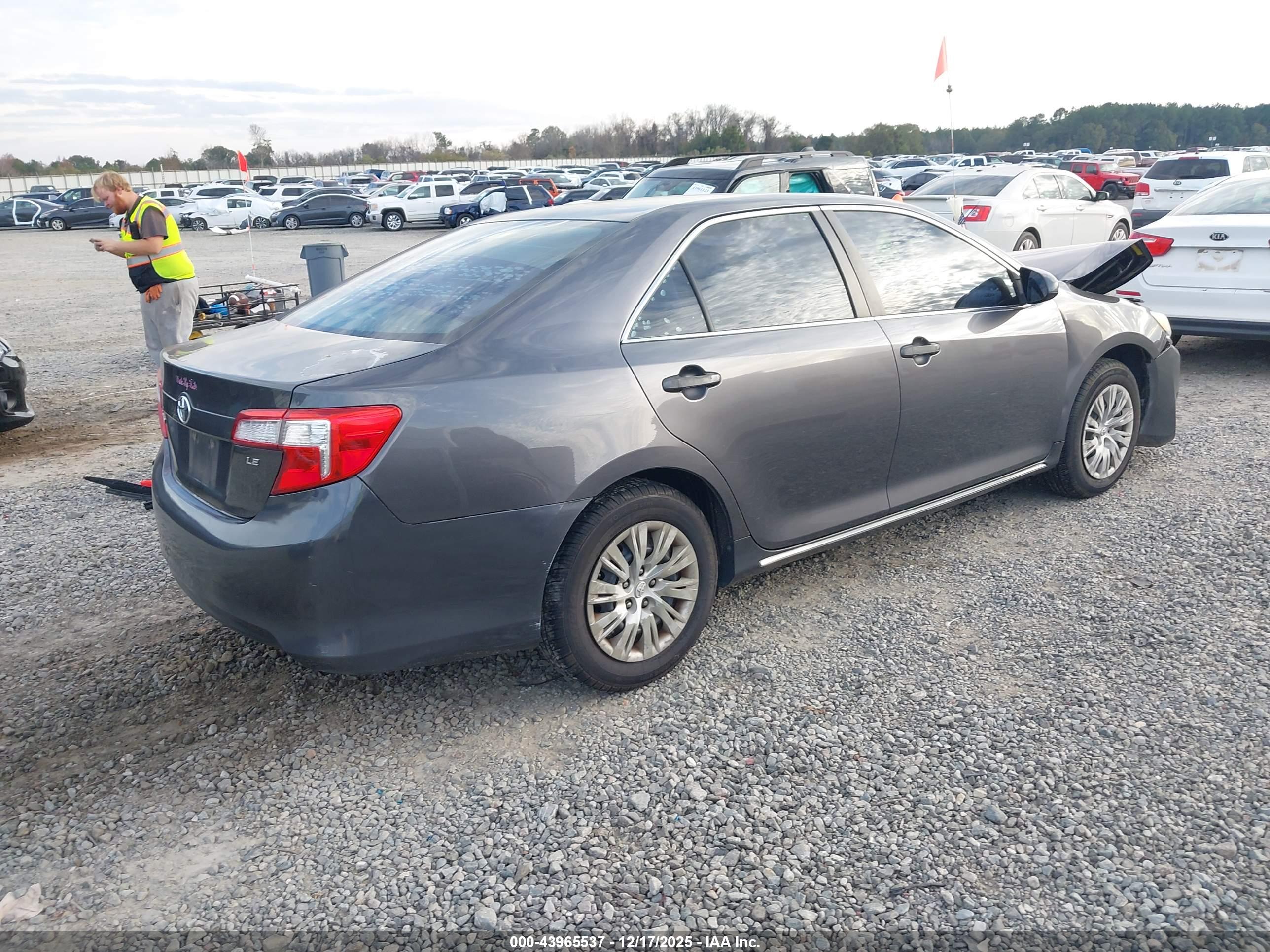 TOYOTA CAMRY image 4