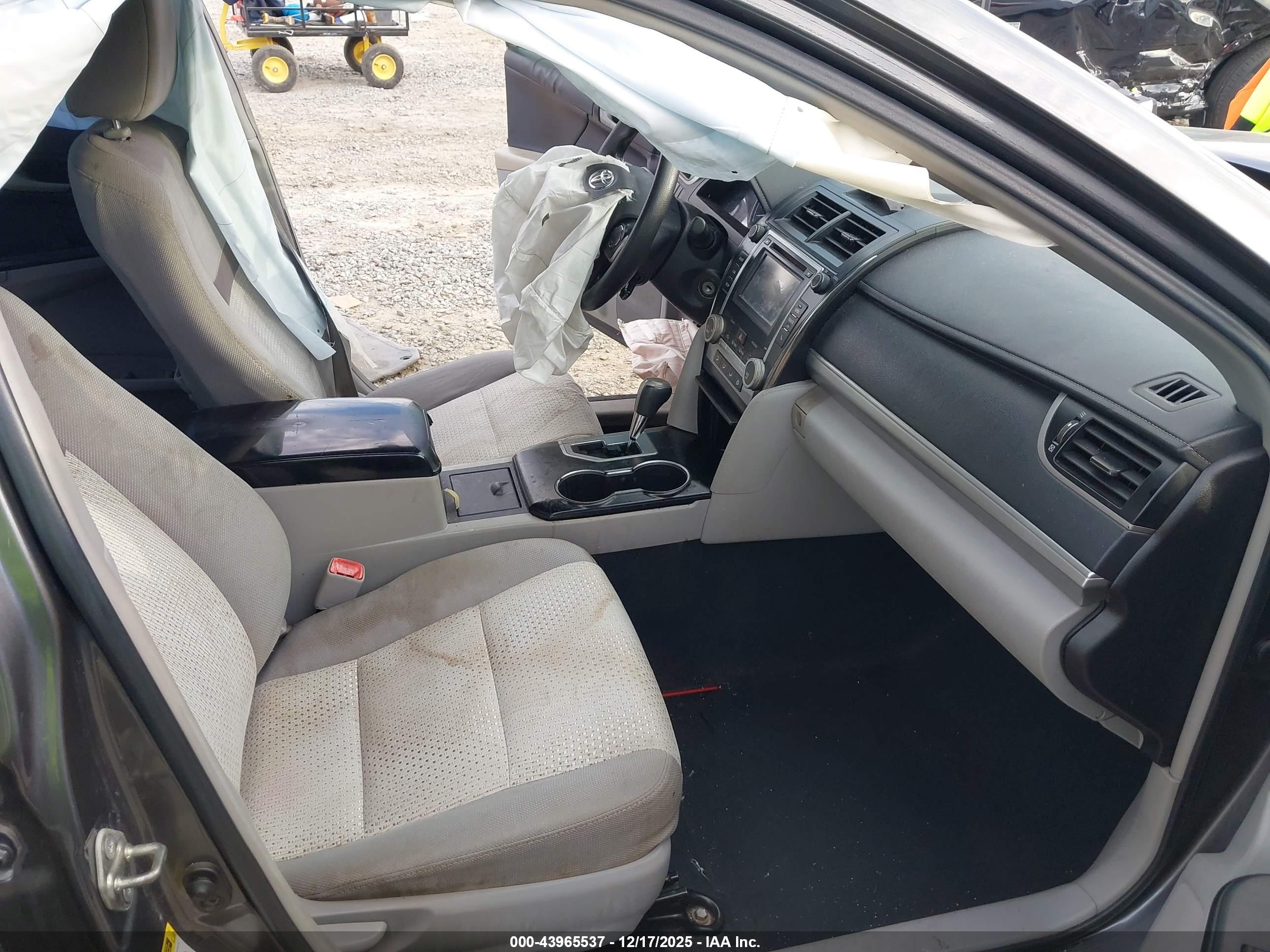 TOYOTA CAMRY image 5
