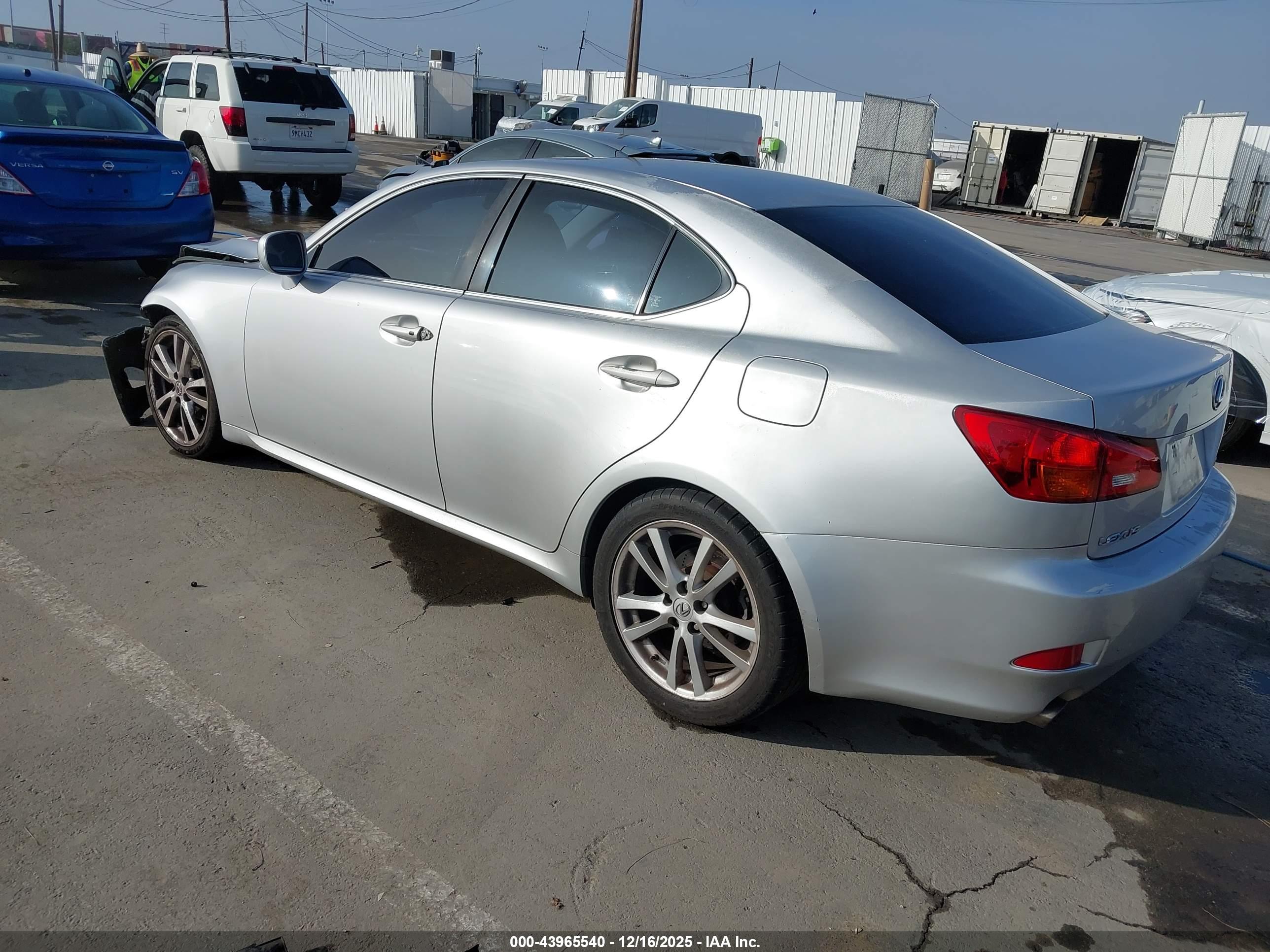 LEXUS IS image 3
