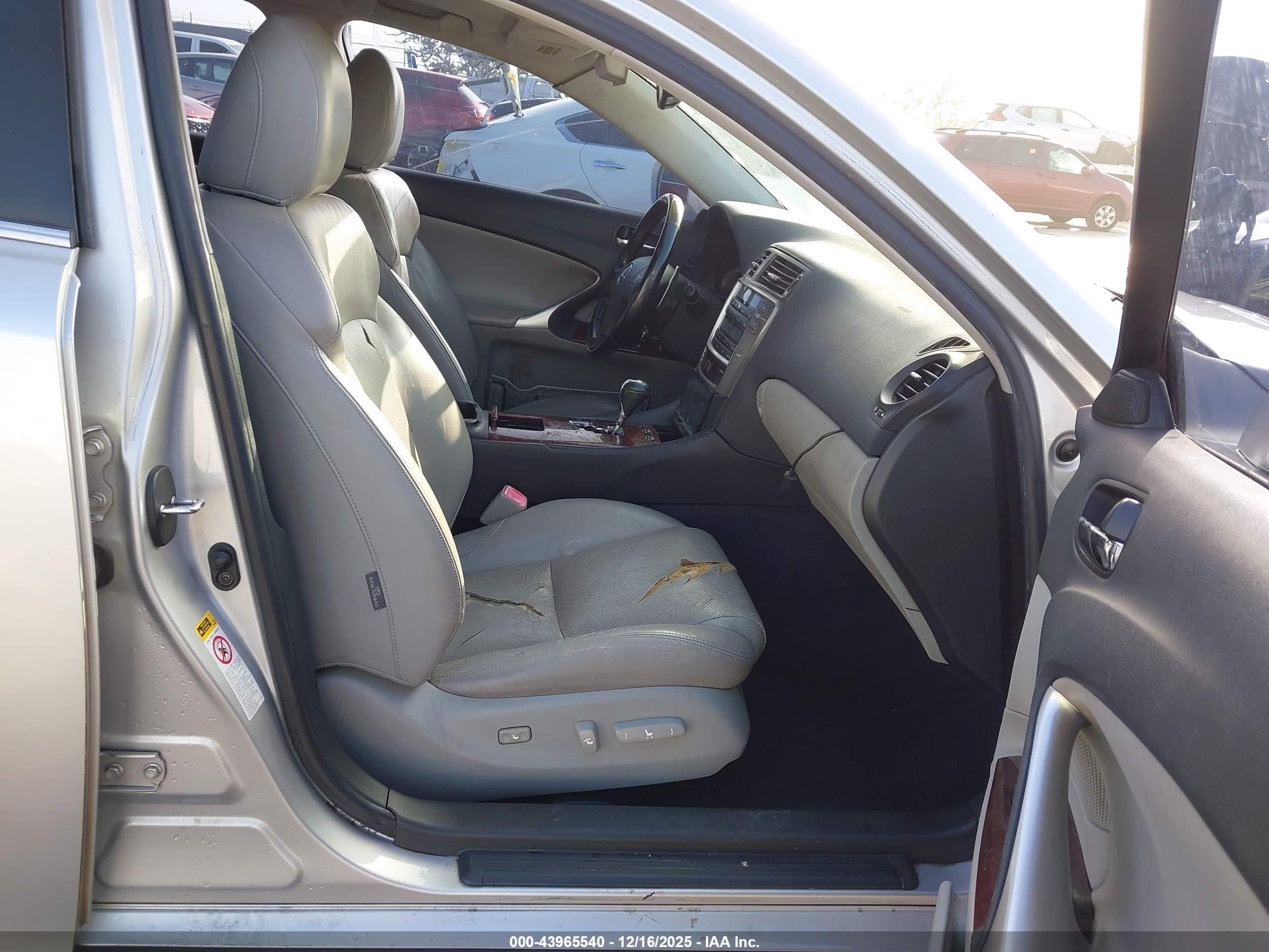 LEXUS IS image 5