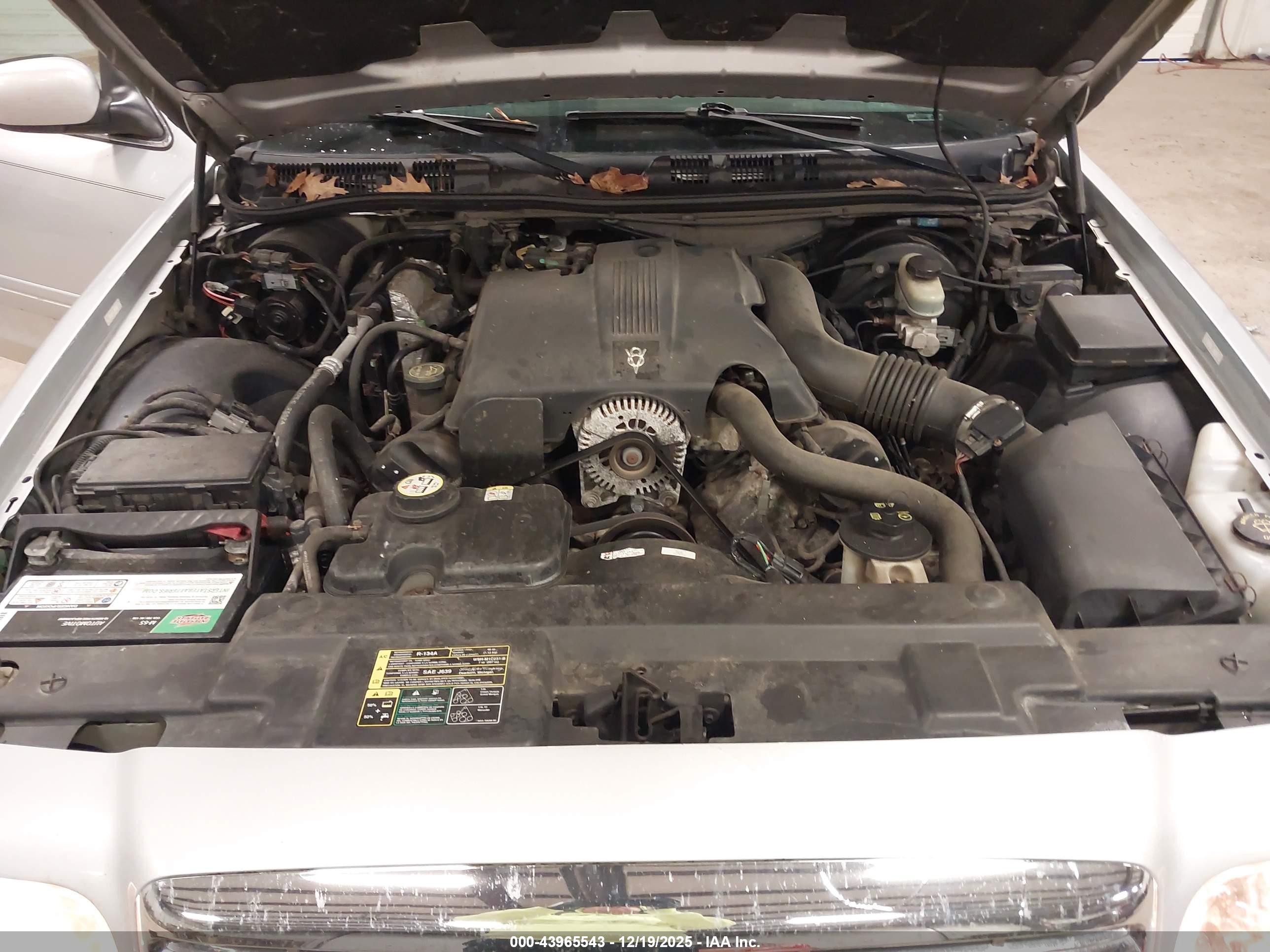 FORD CROWN image 10