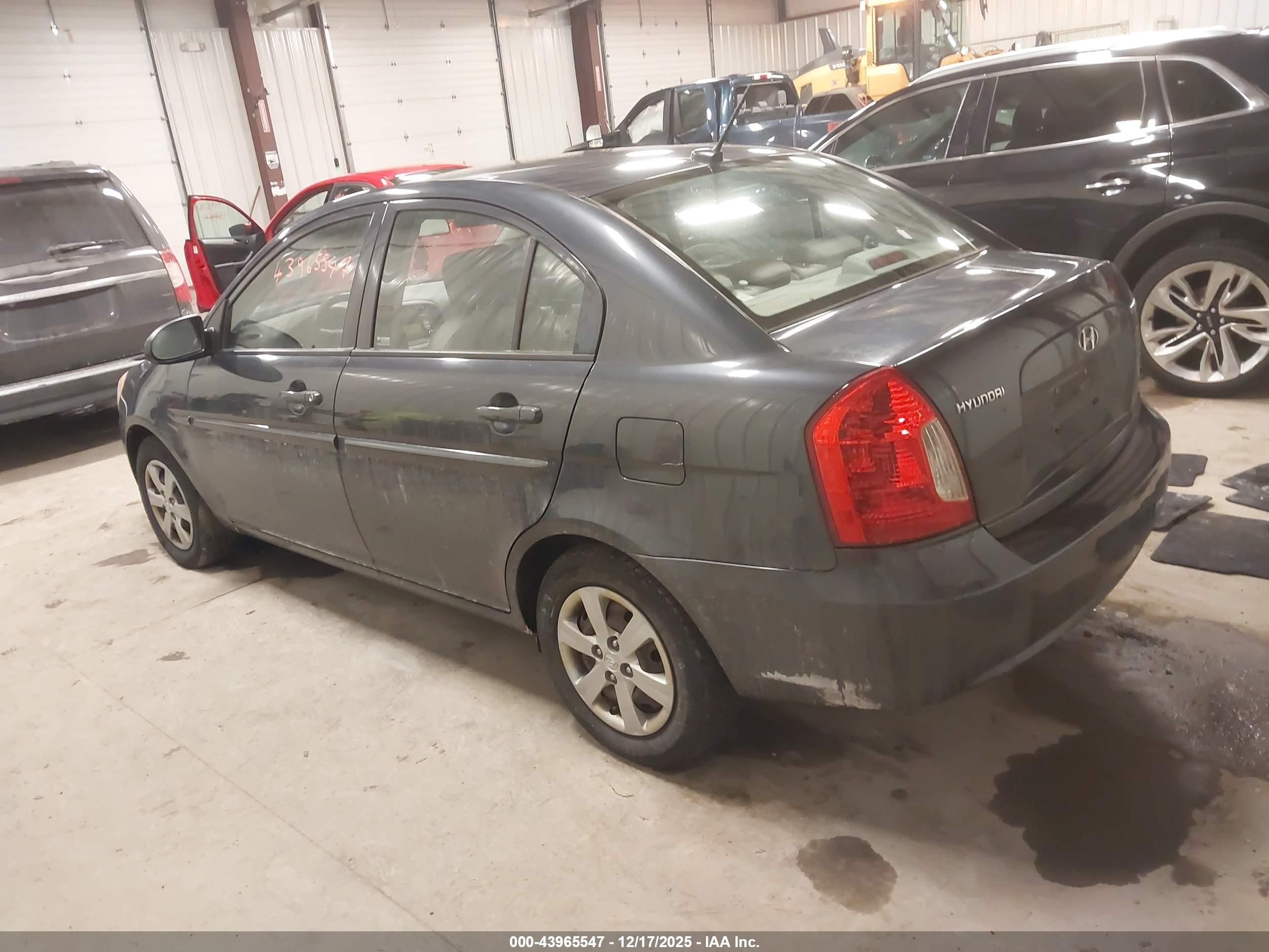 HYUNDAI ACCENT image 3
