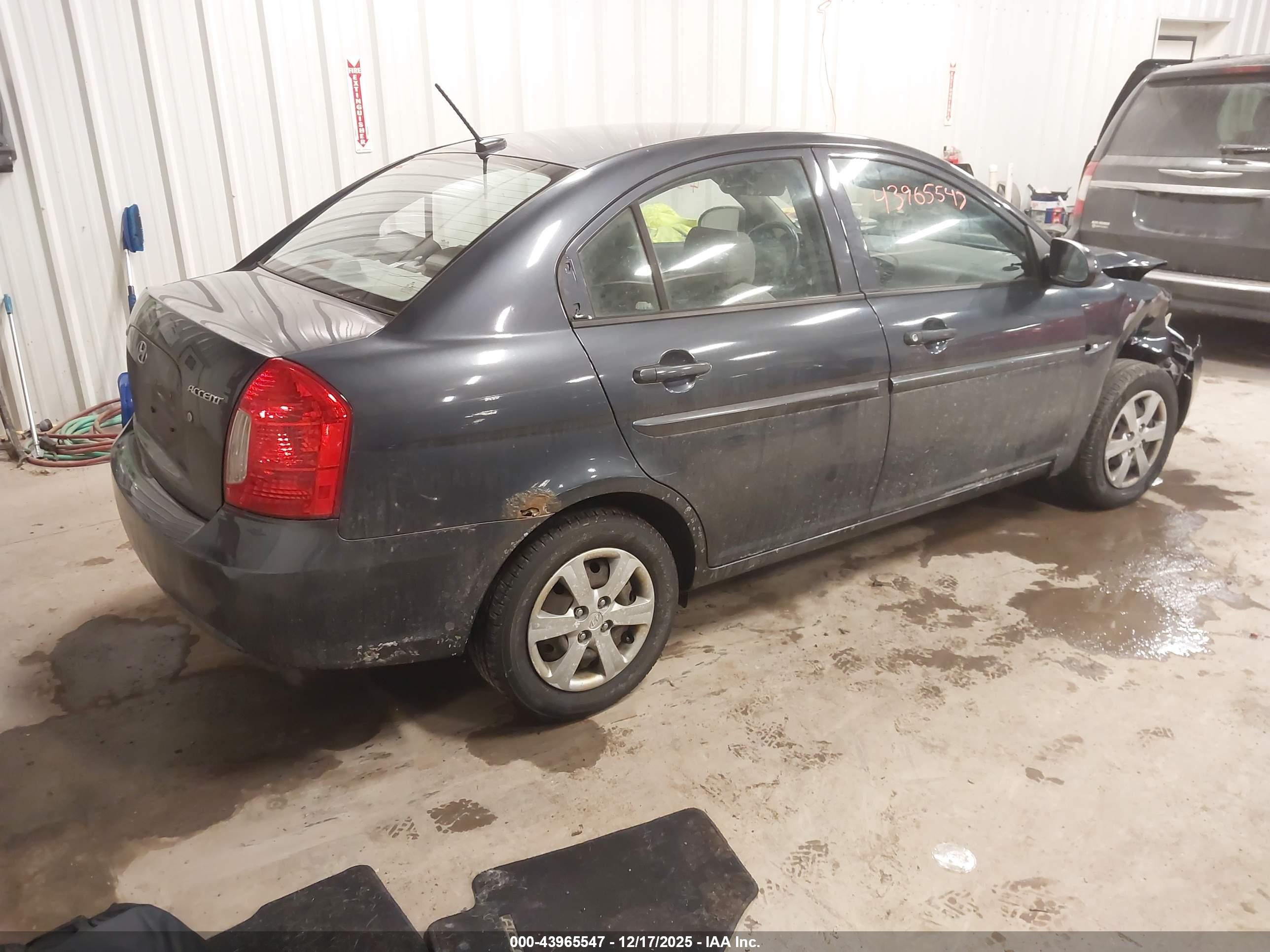 HYUNDAI ACCENT image 4