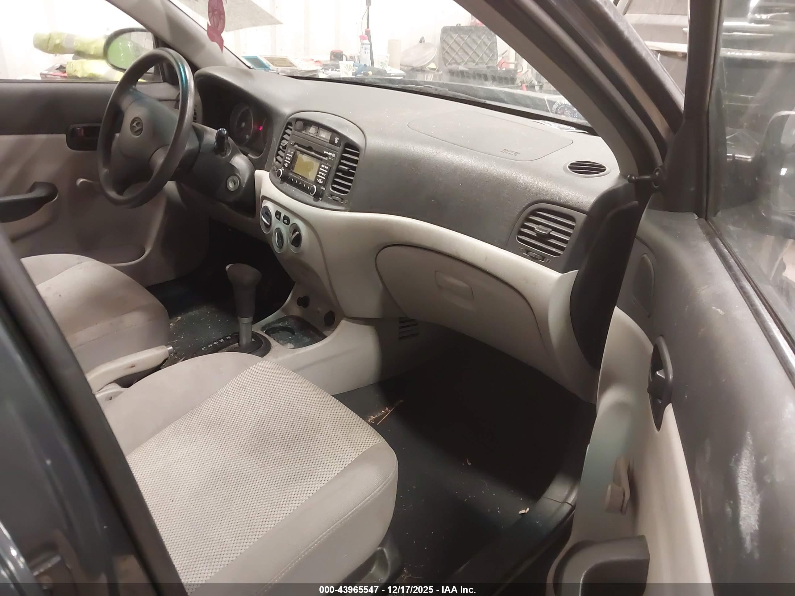 HYUNDAI ACCENT image 5