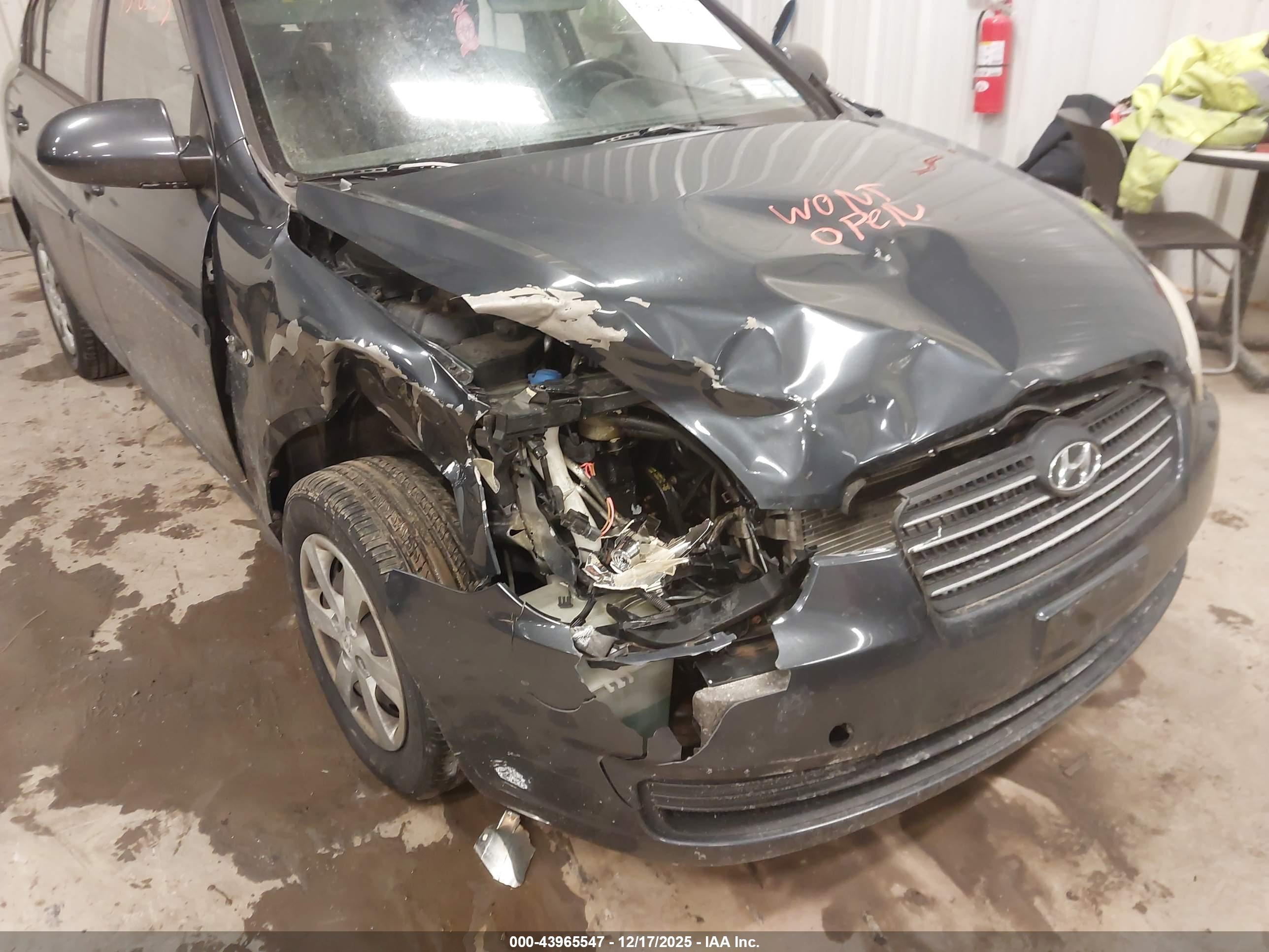 HYUNDAI ACCENT image 6