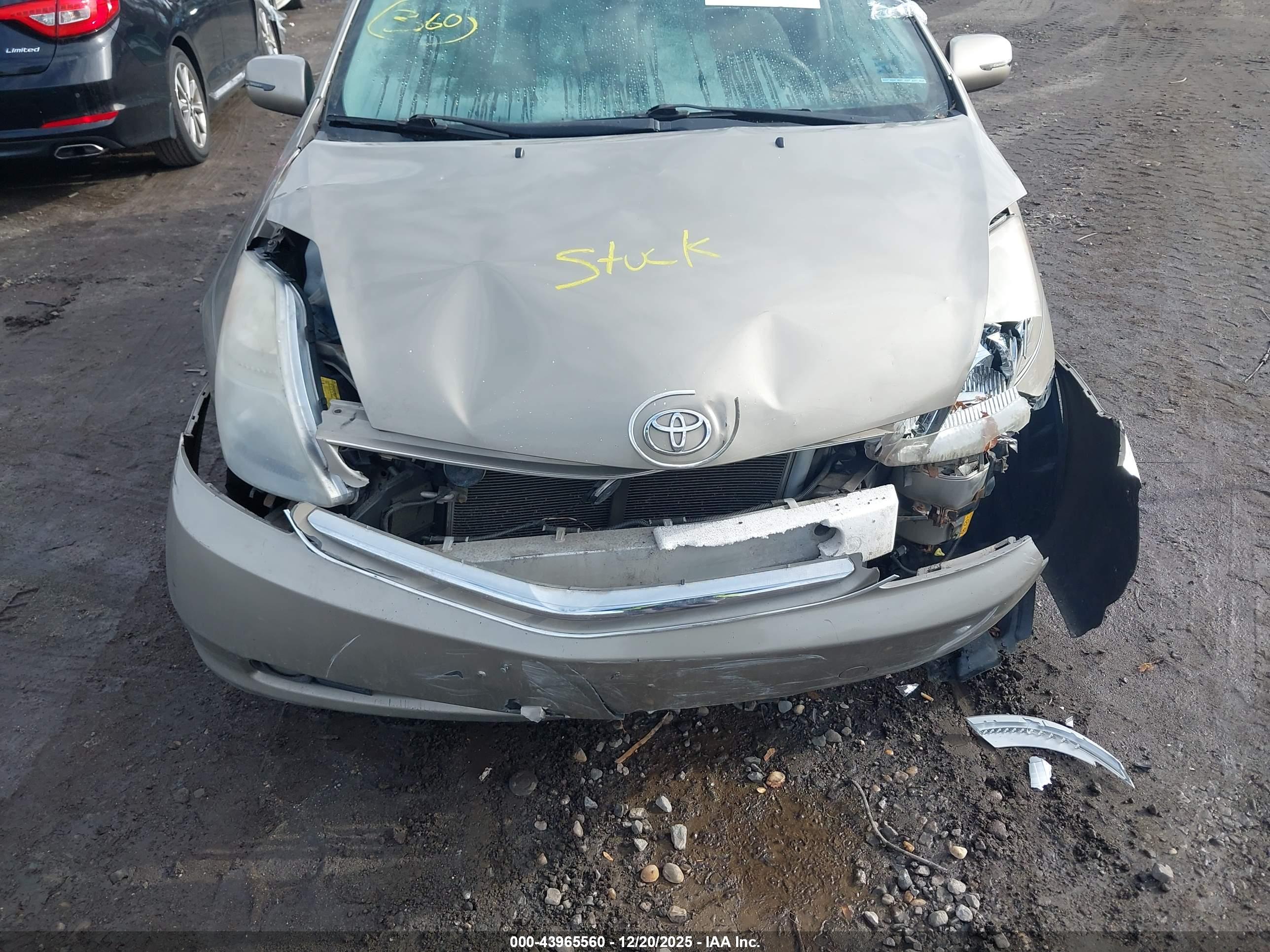 TOYOTA PRIUS image 6