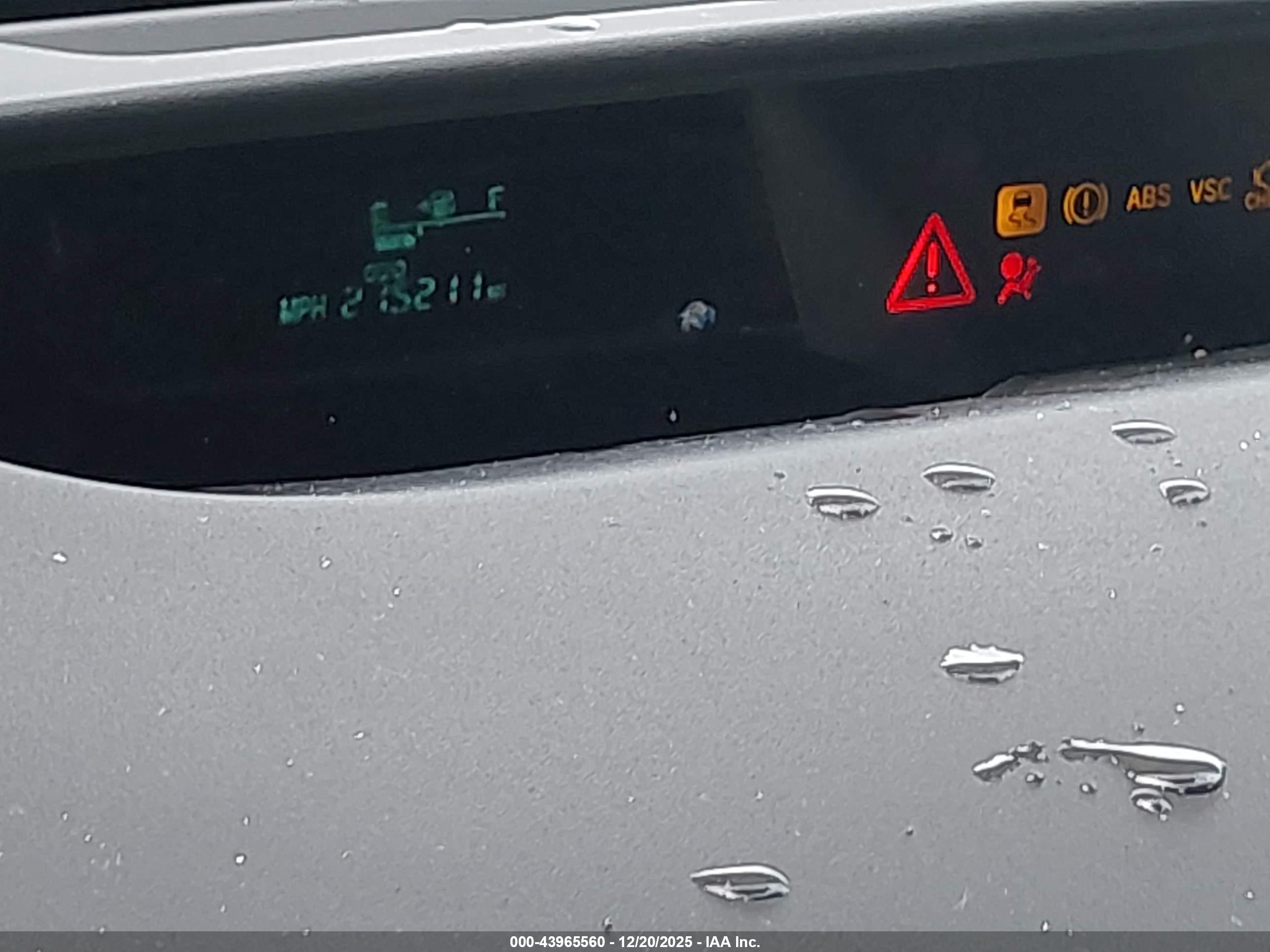 TOYOTA PRIUS image 7