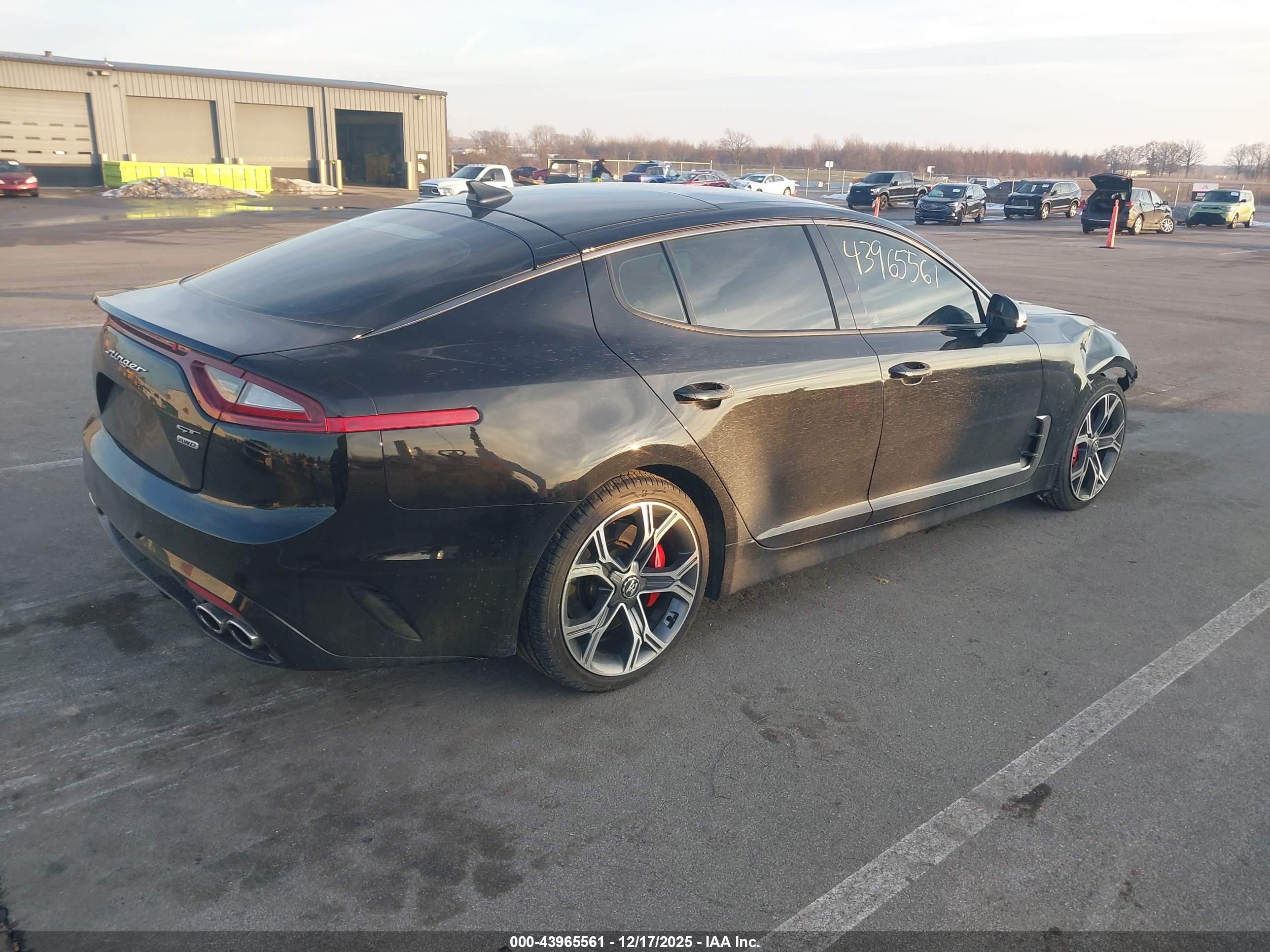 KIA STINGER image 4