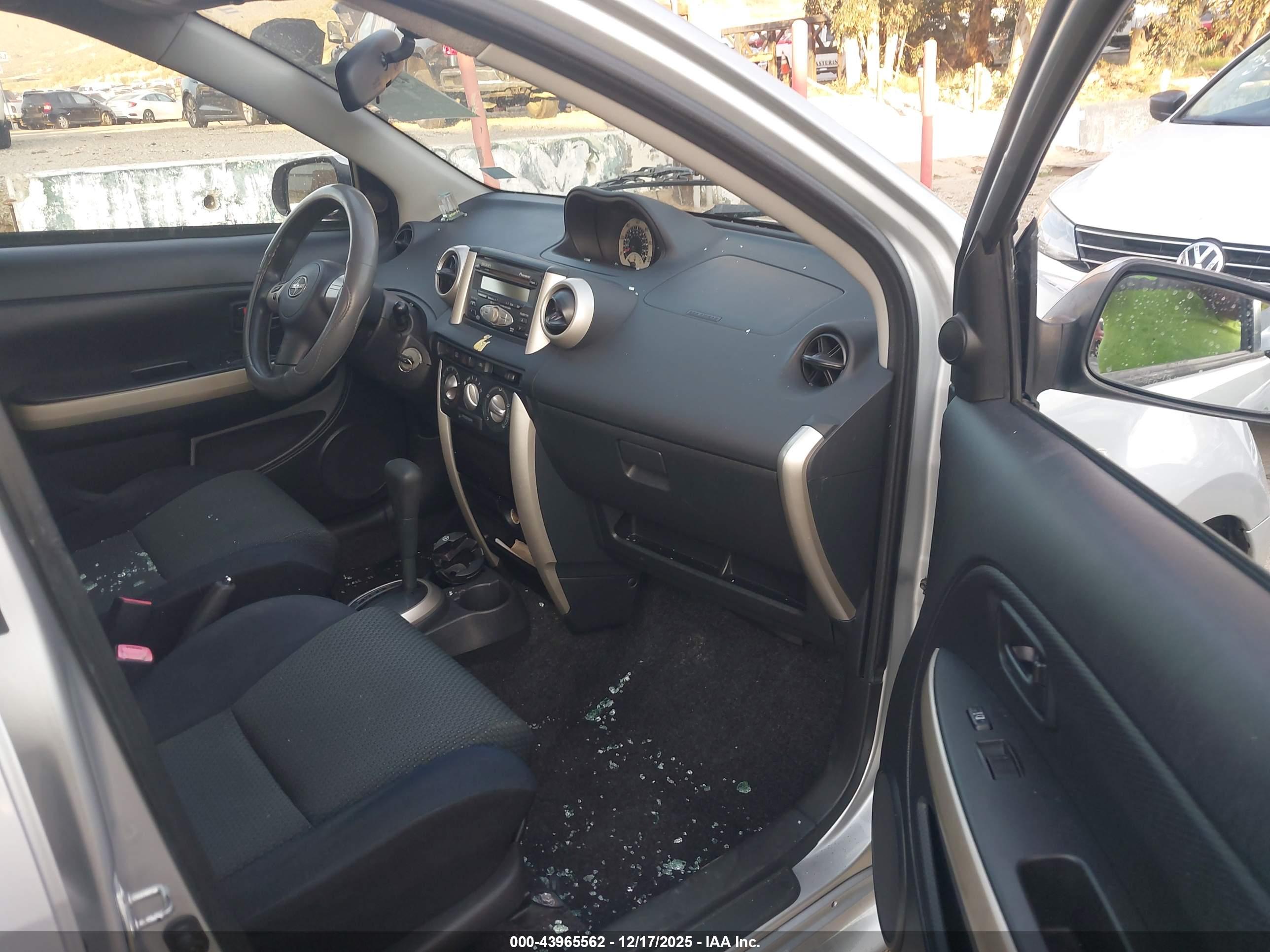 SCION XA image 5