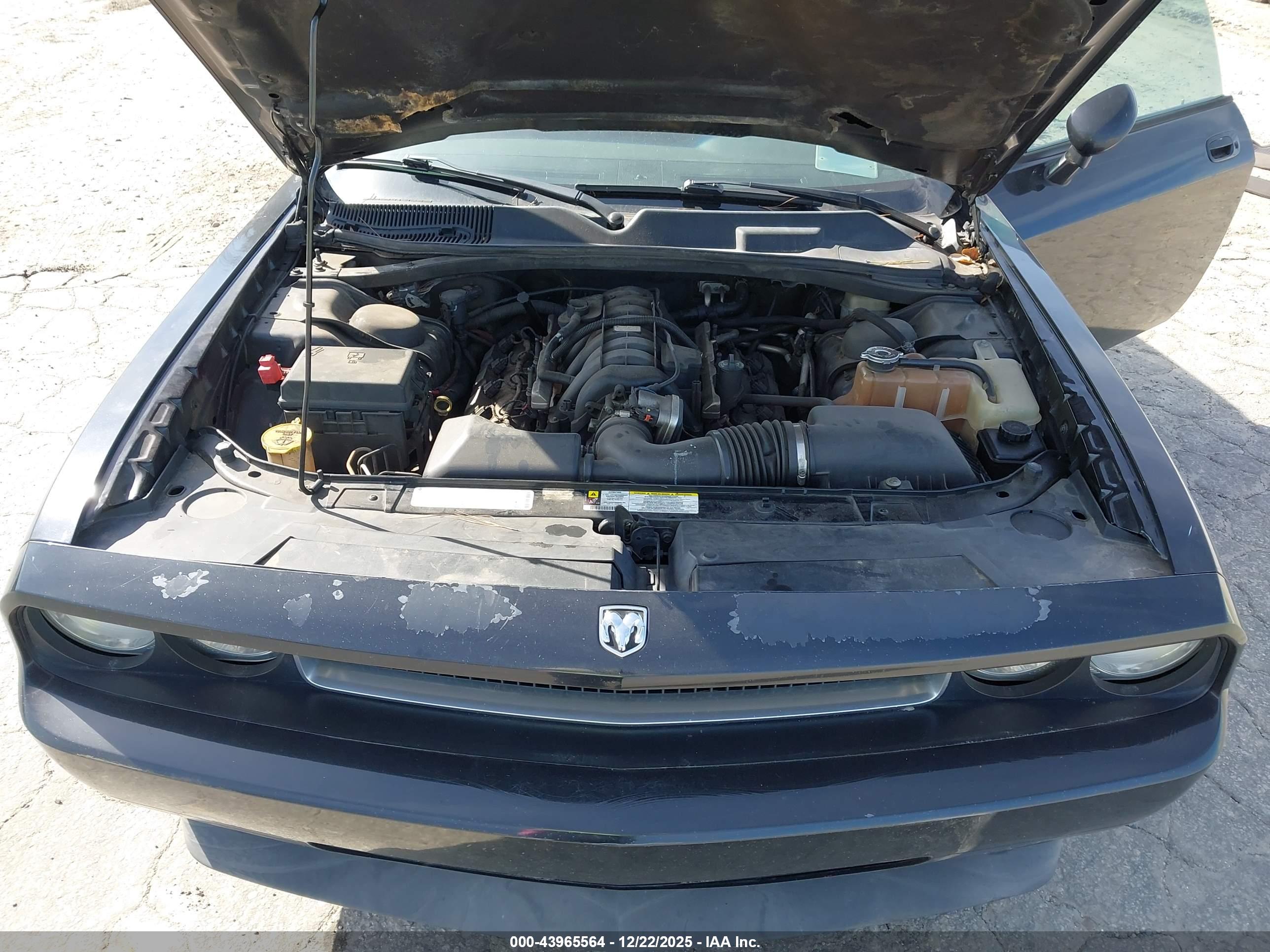 DODGE CHALLENGER image 10