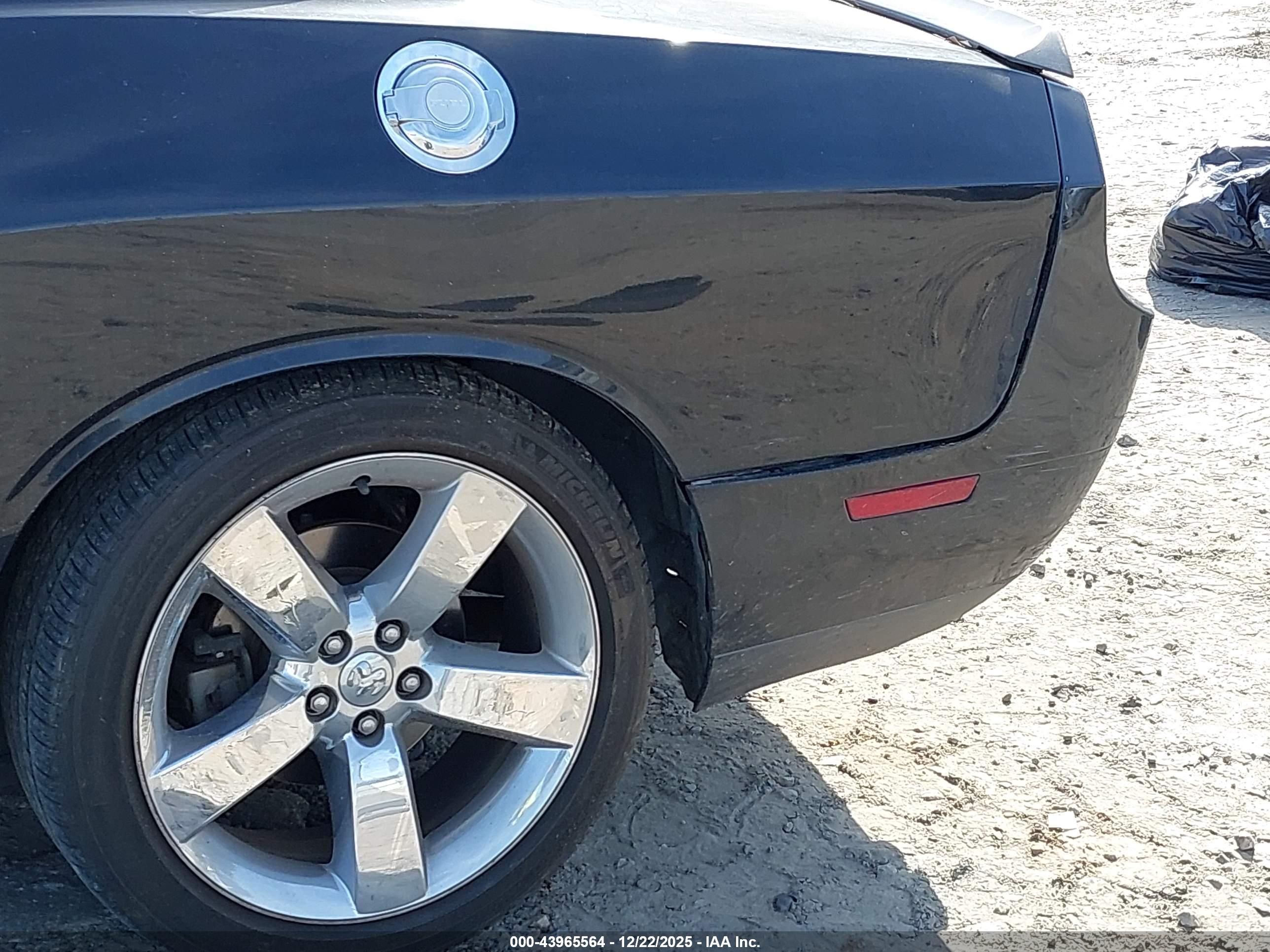 DODGE CHALLENGER image 6