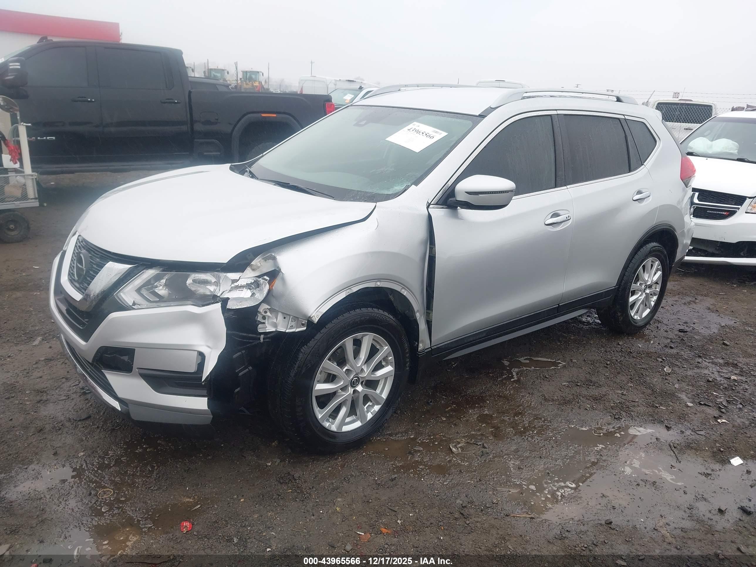 NISSAN ROGUE image 2