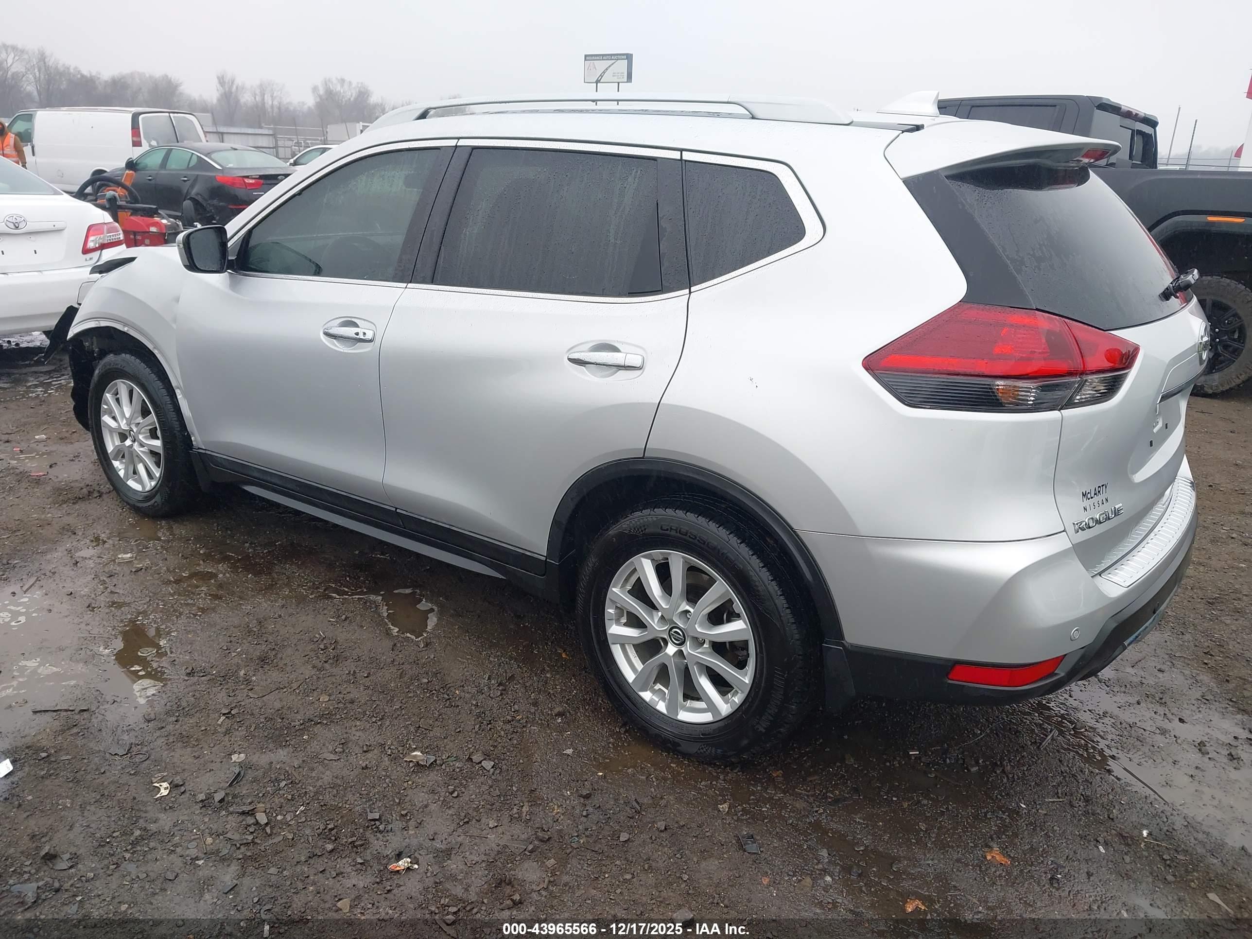 NISSAN ROGUE image 3