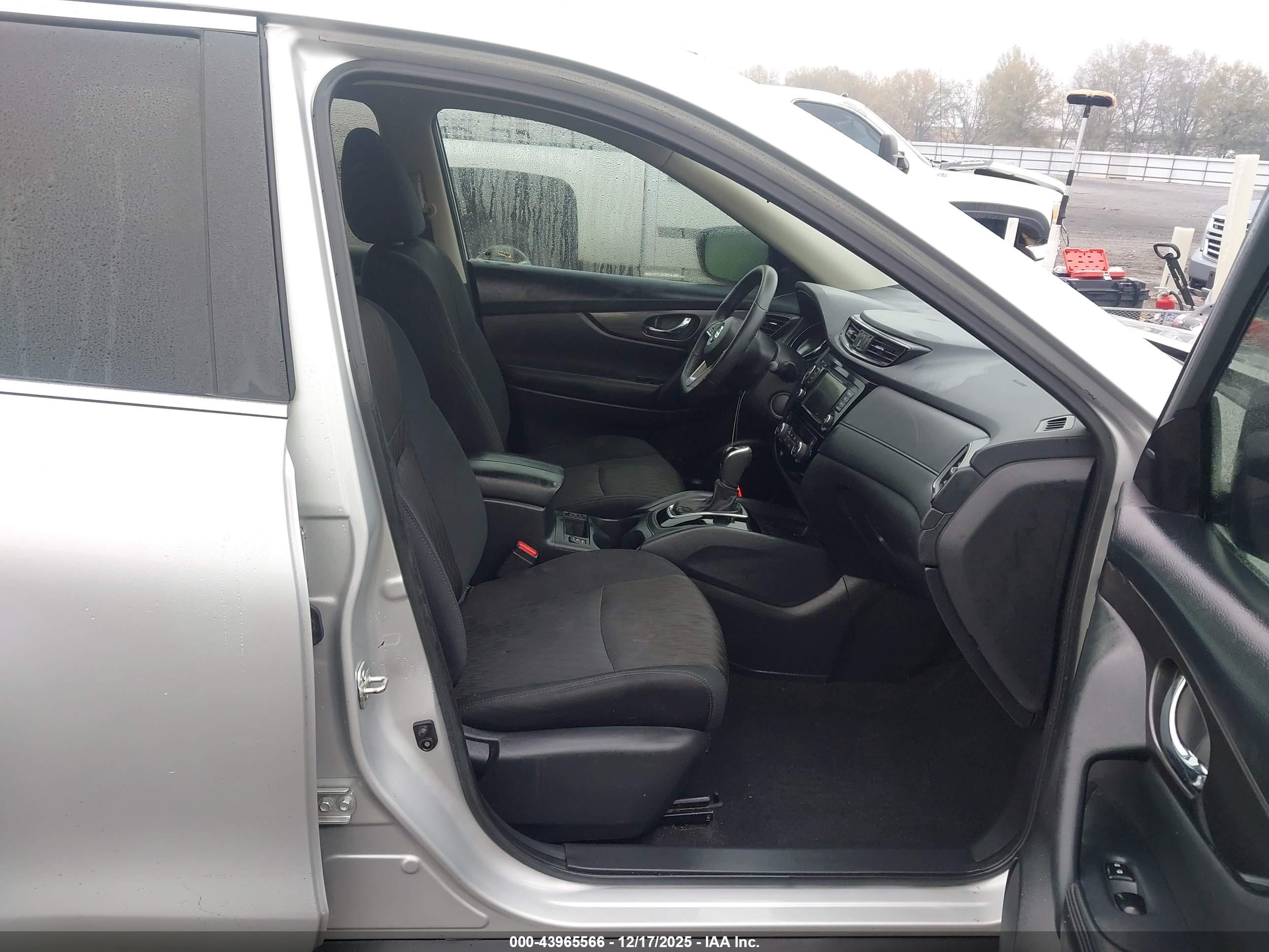 NISSAN ROGUE image 5