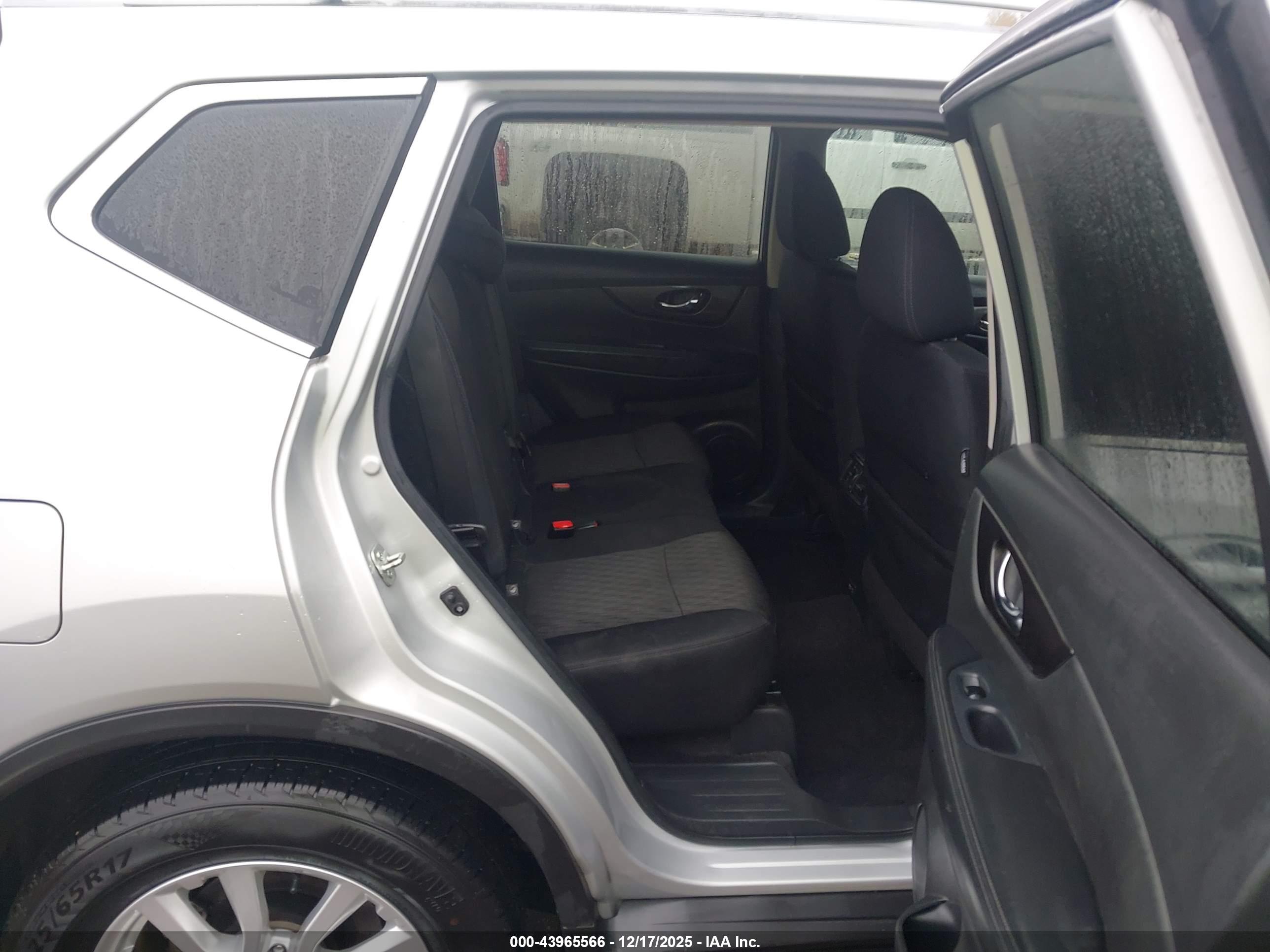 NISSAN ROGUE image 8