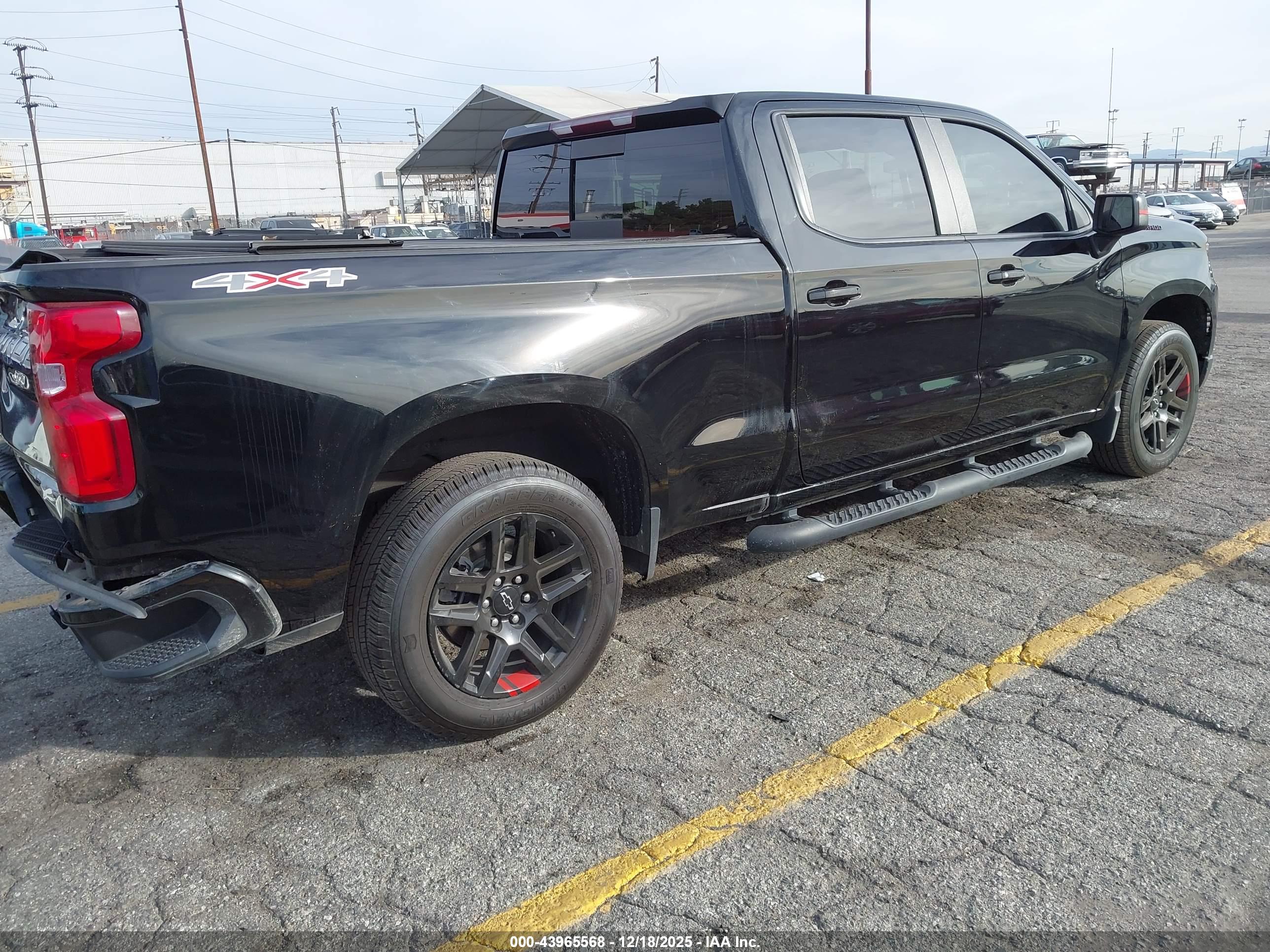 CHEVROLET SILVERADO image 4