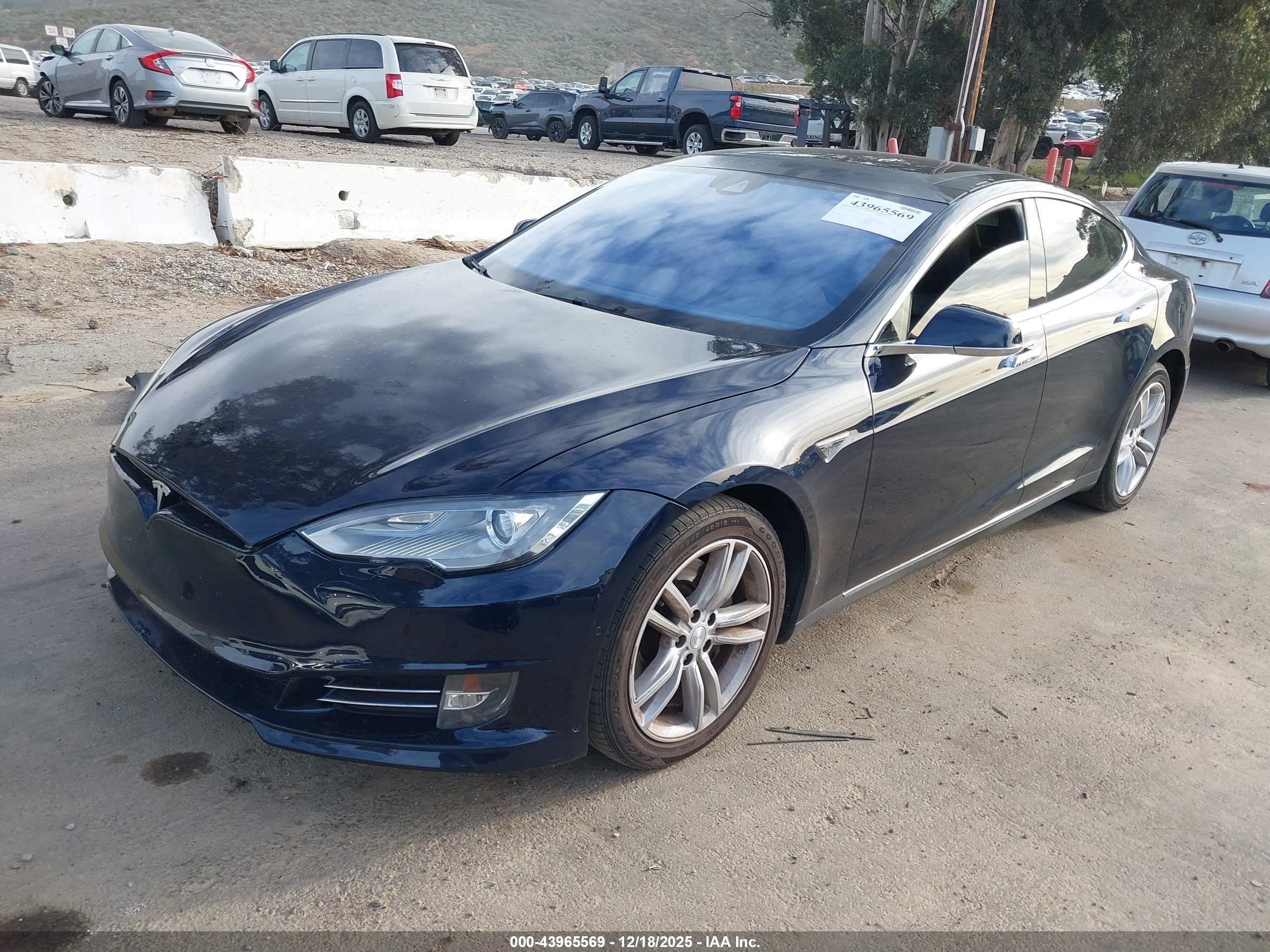 TESLA MODEL image 2