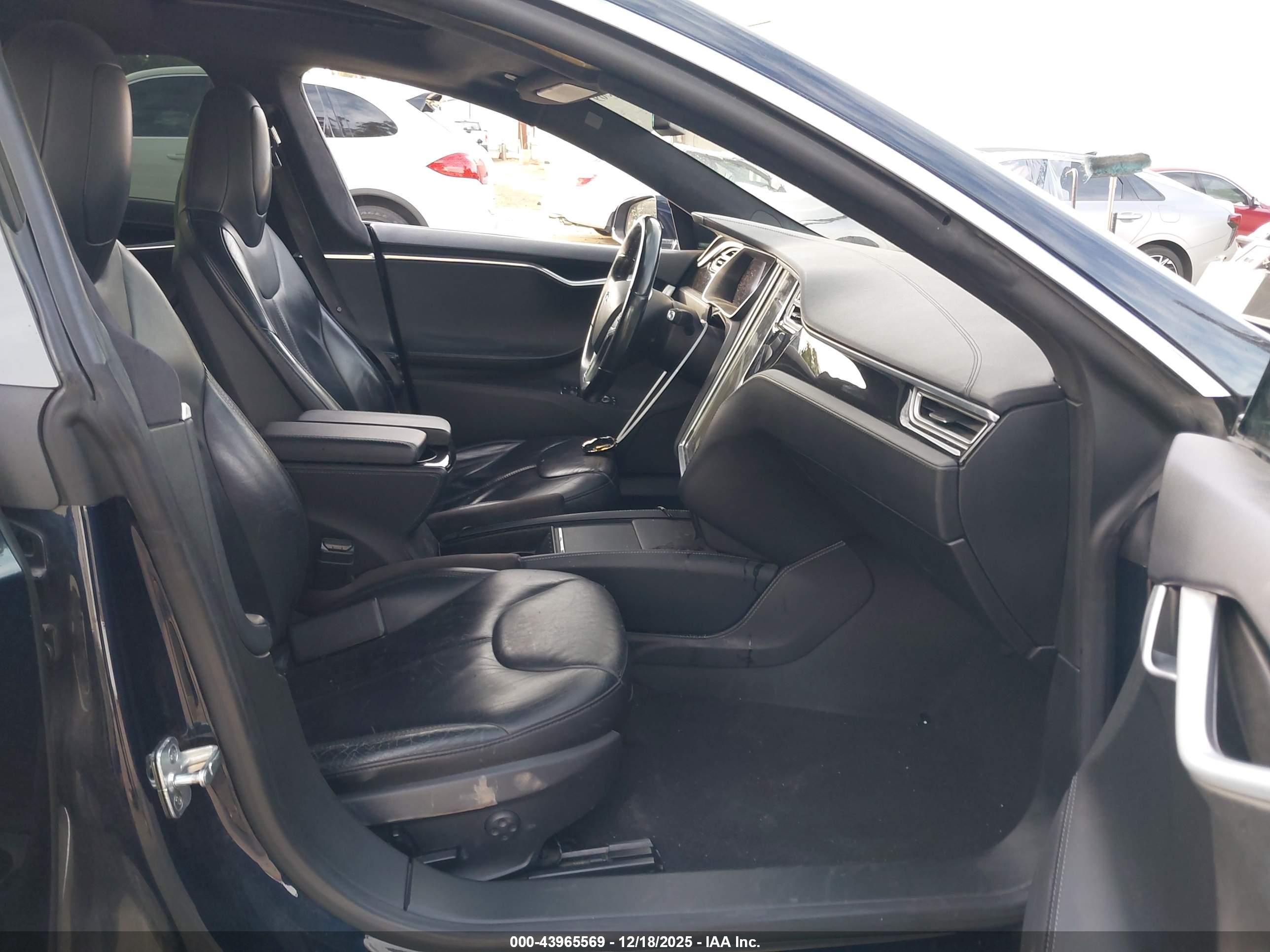 TESLA MODEL image 5