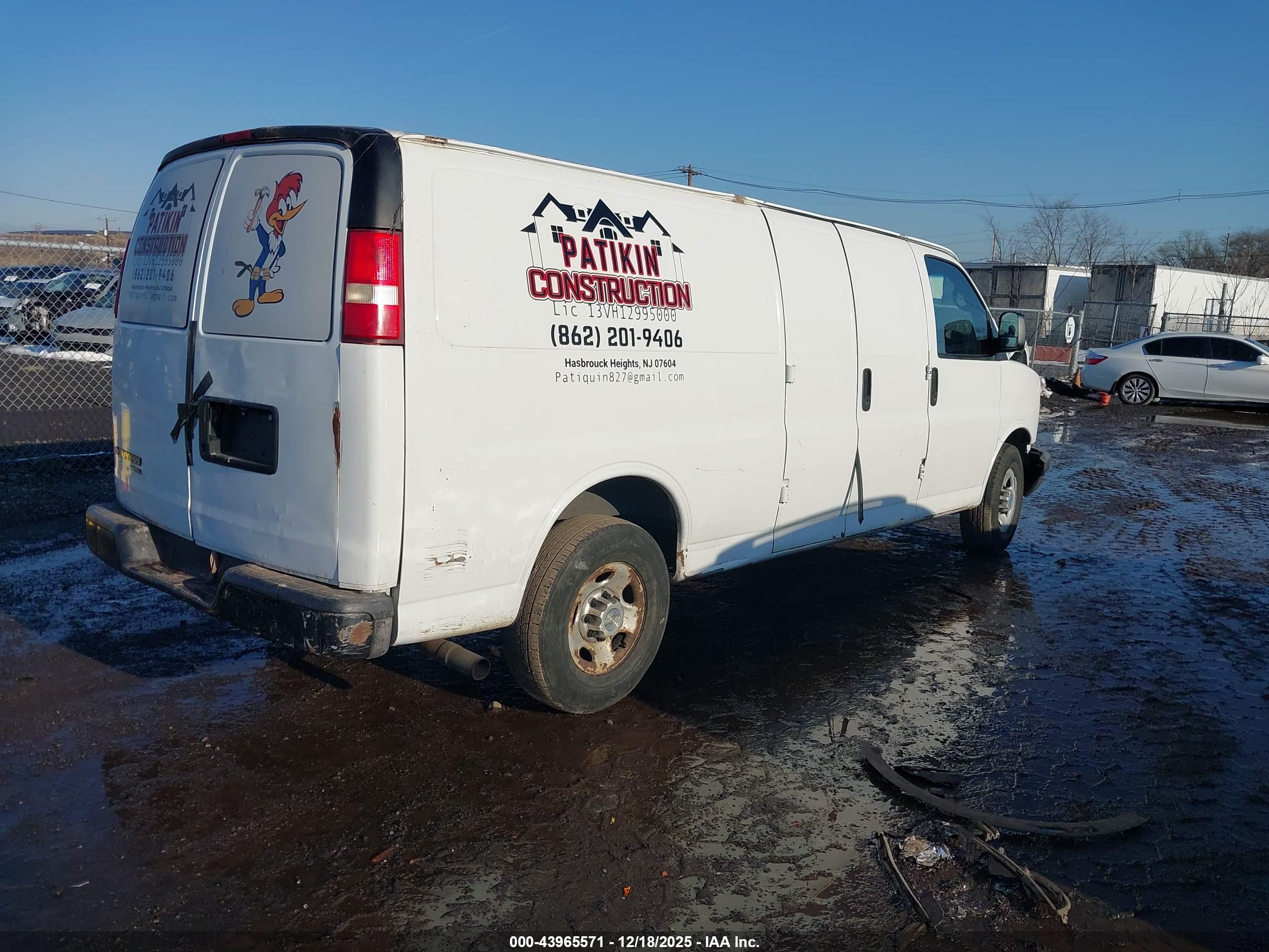 CHEVROLET EXPRESS image 4