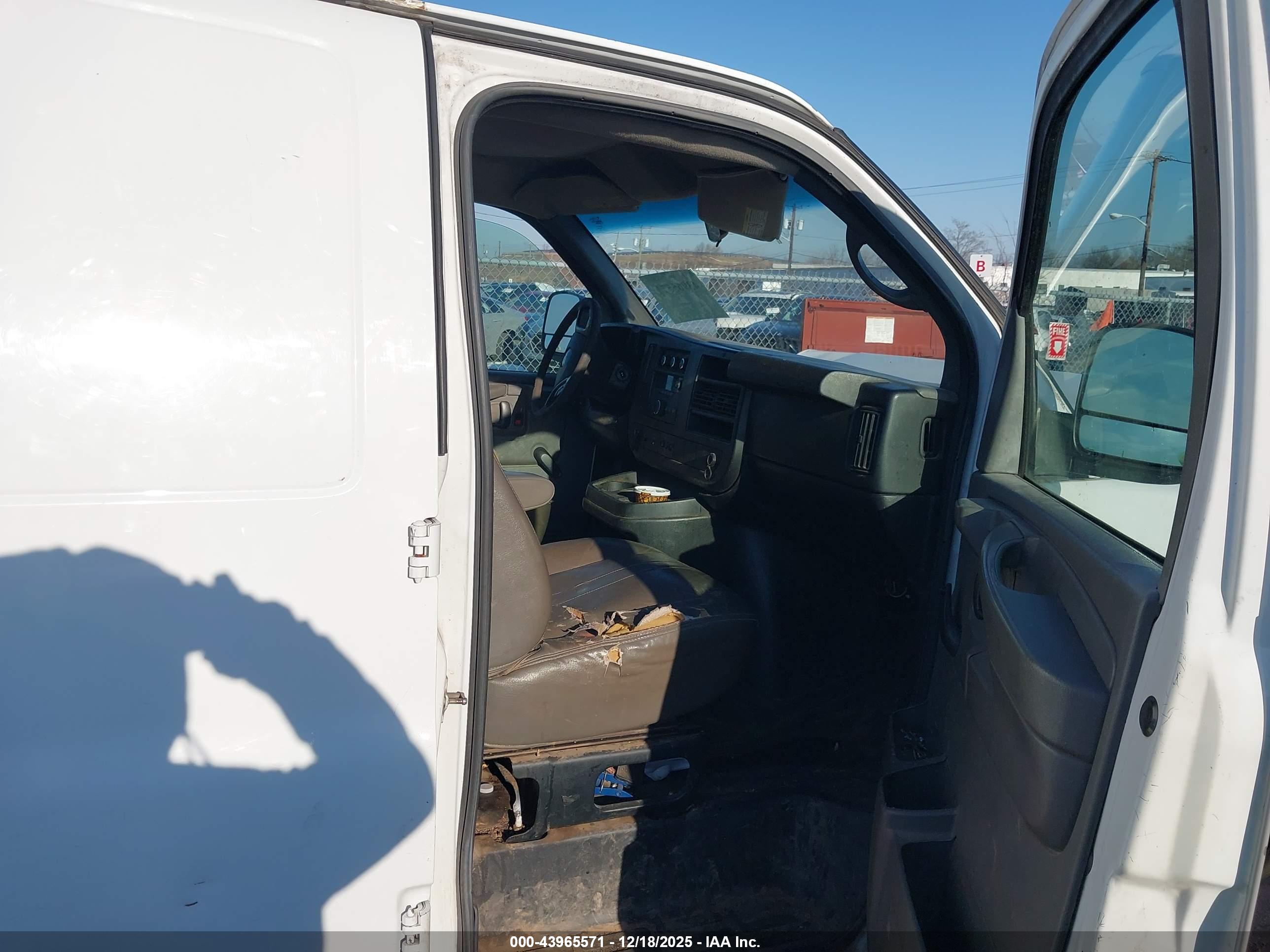 CHEVROLET EXPRESS image 5