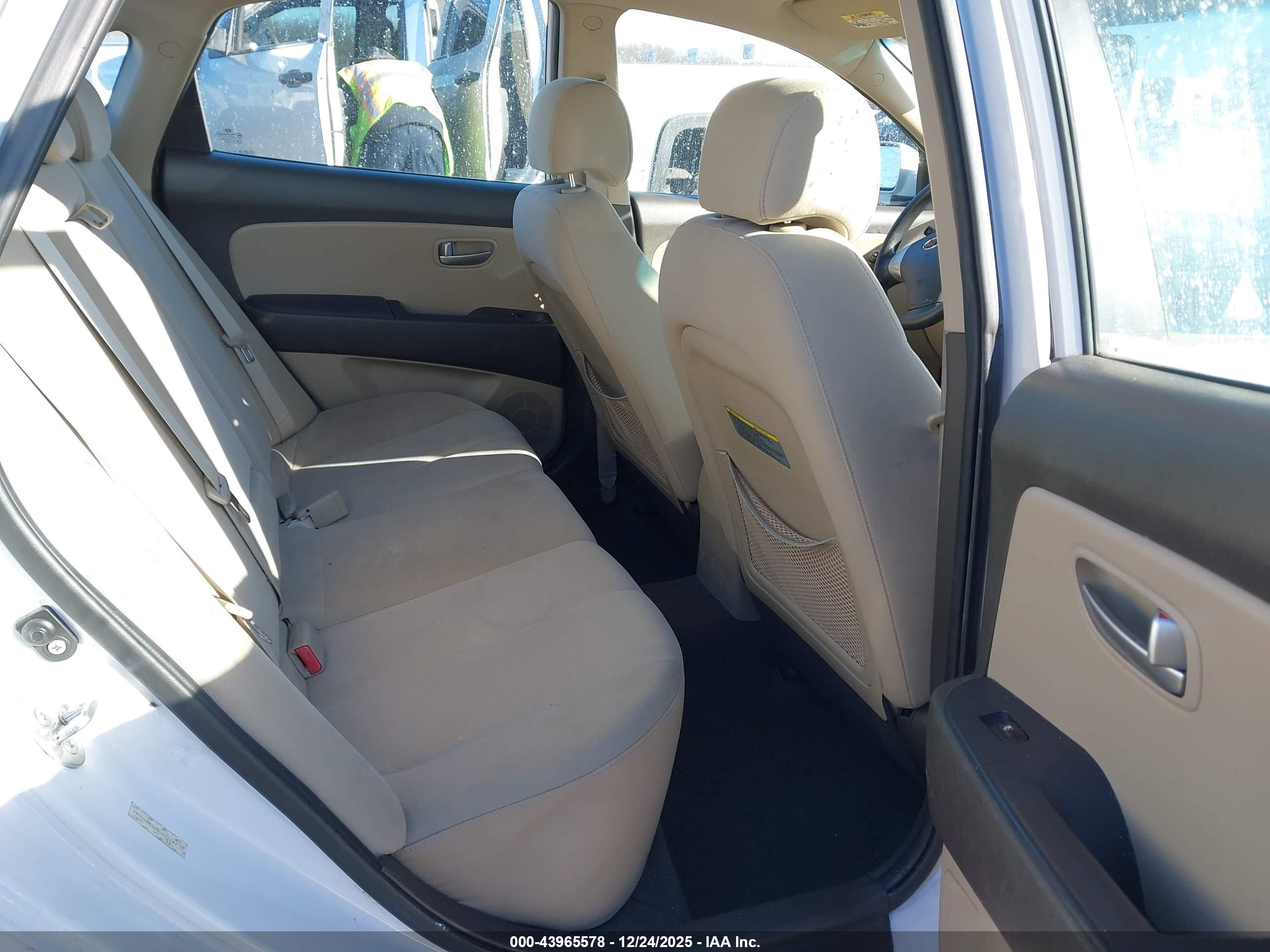 HYUNDAI ELANTRA image 8