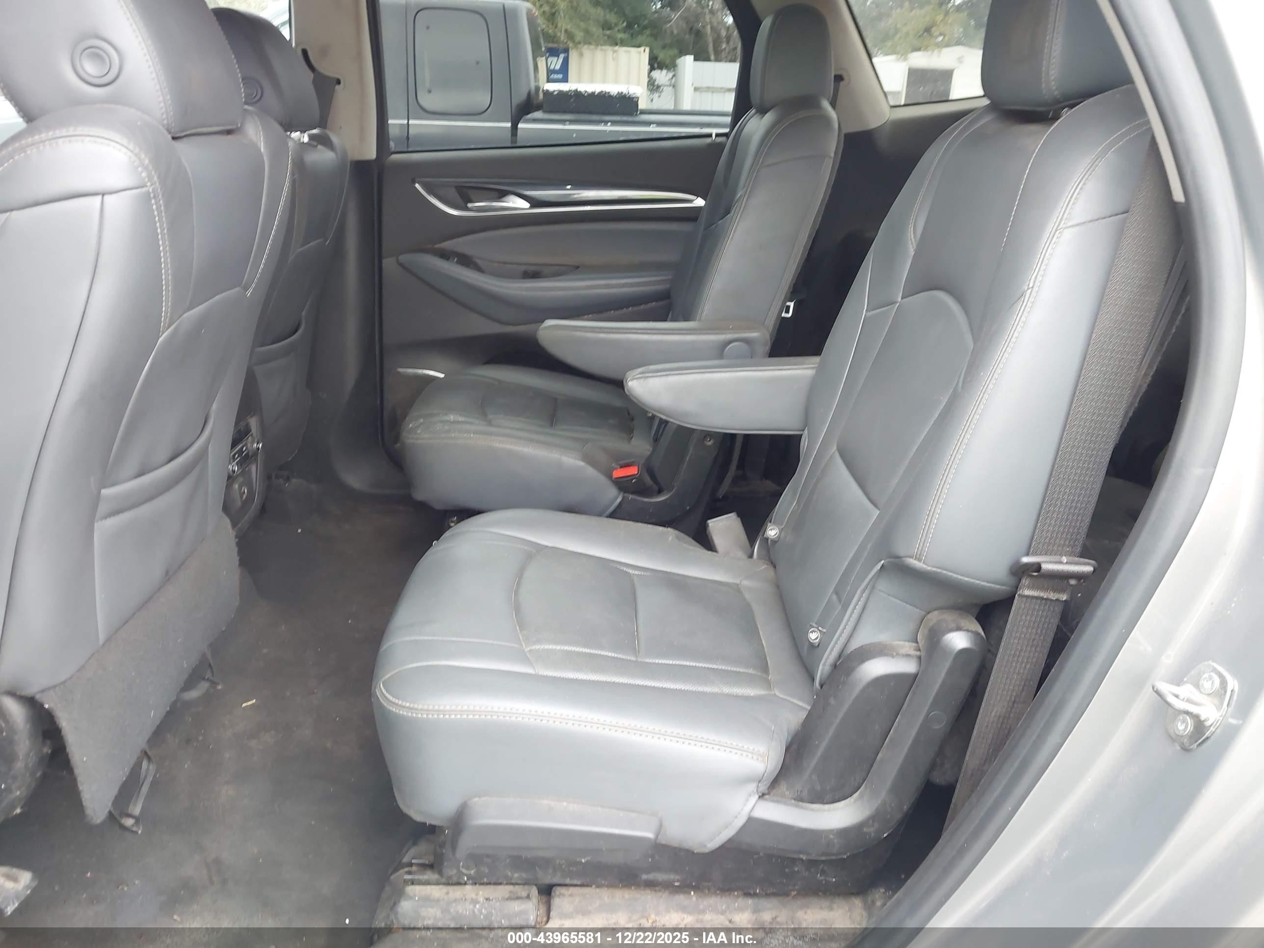 BUICK ENCLAVE image 8