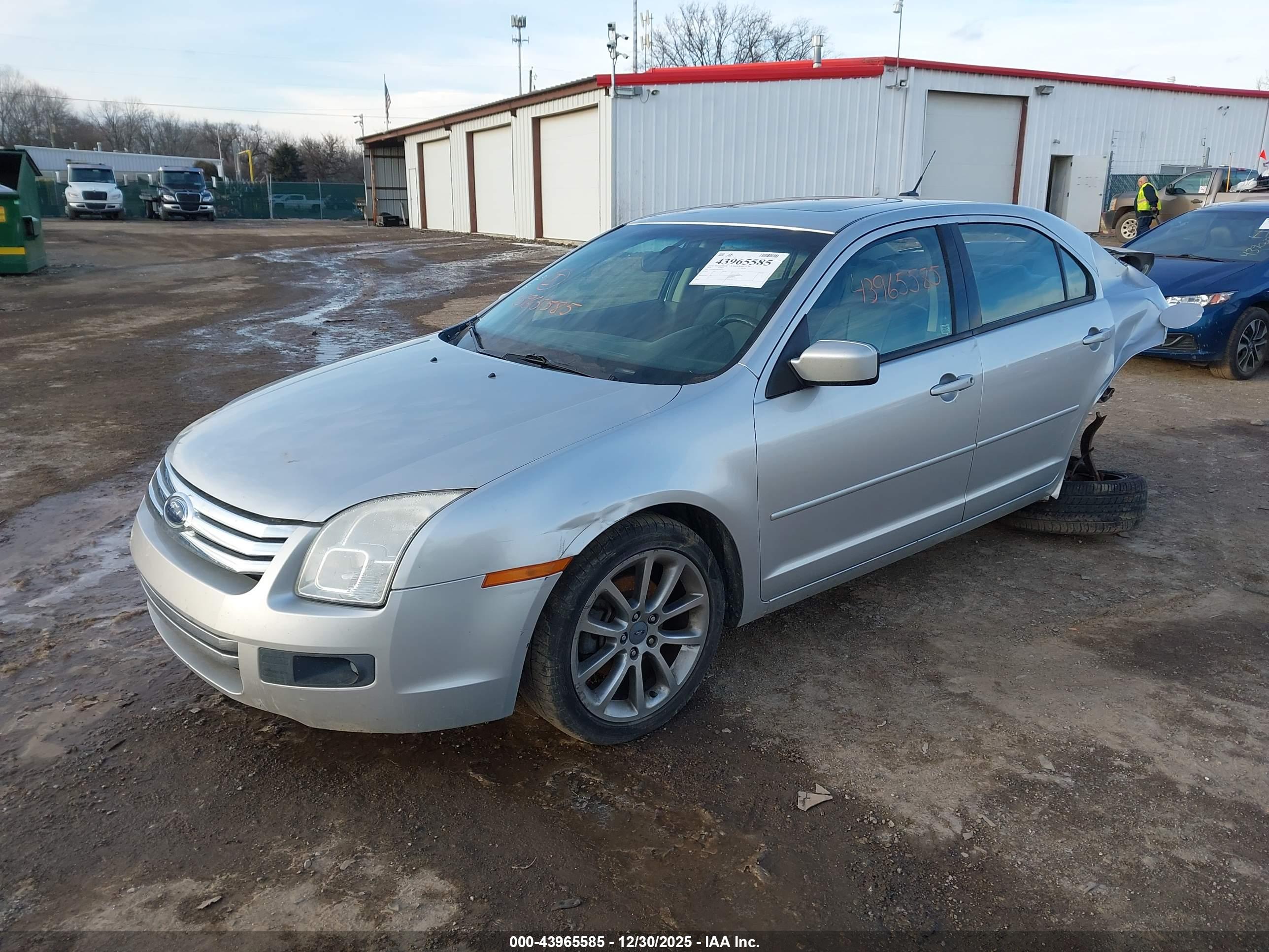 FORD FUSION image 2