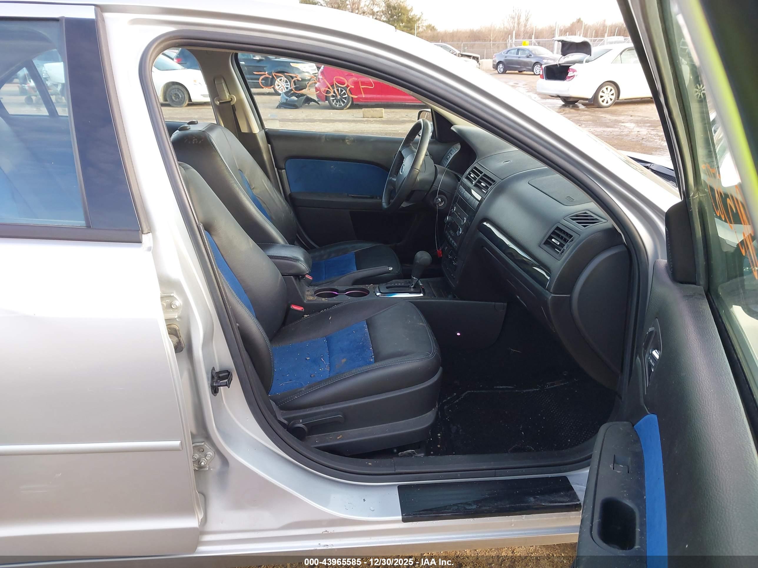 FORD FUSION image 5