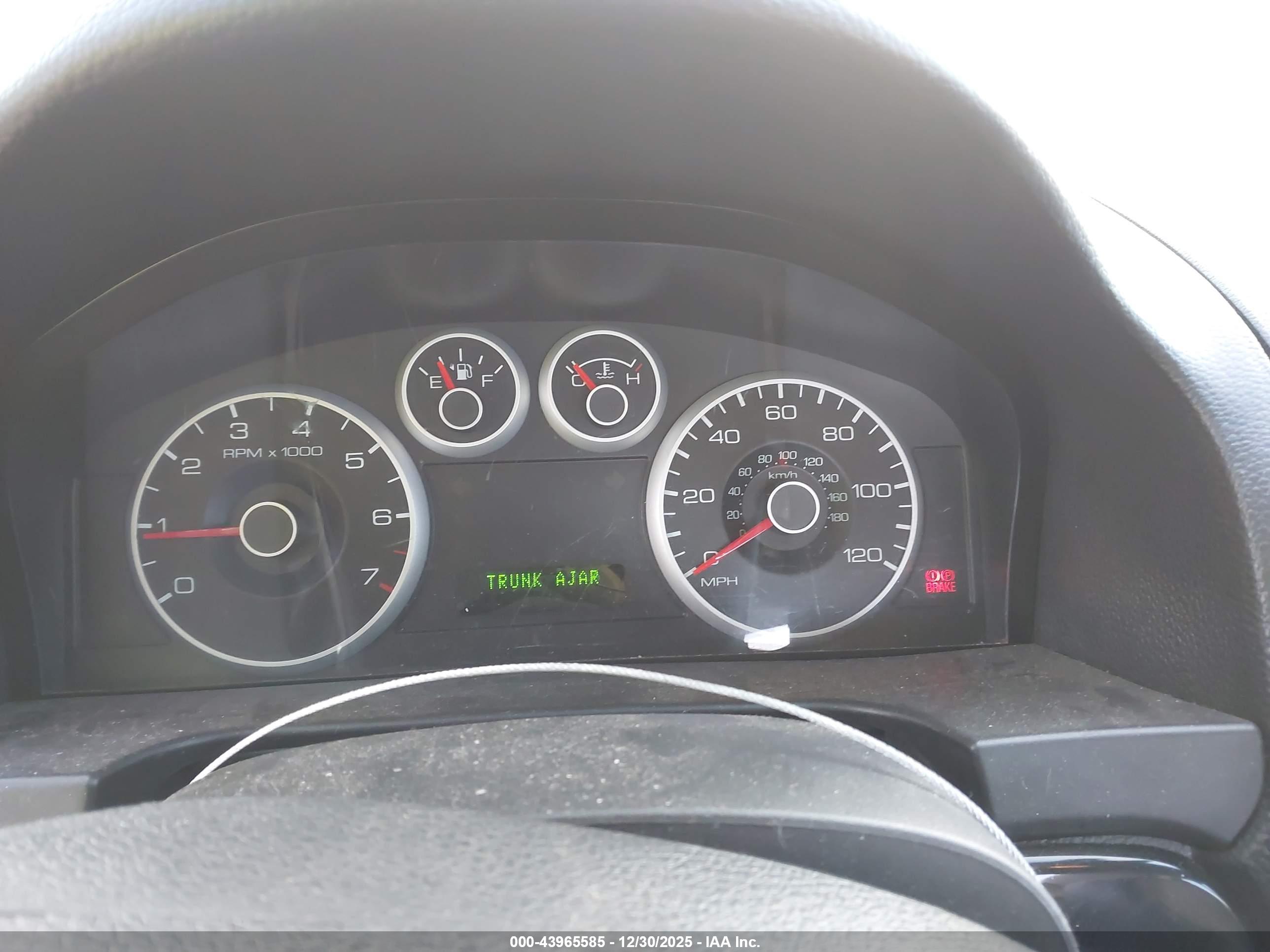 FORD FUSION image 7