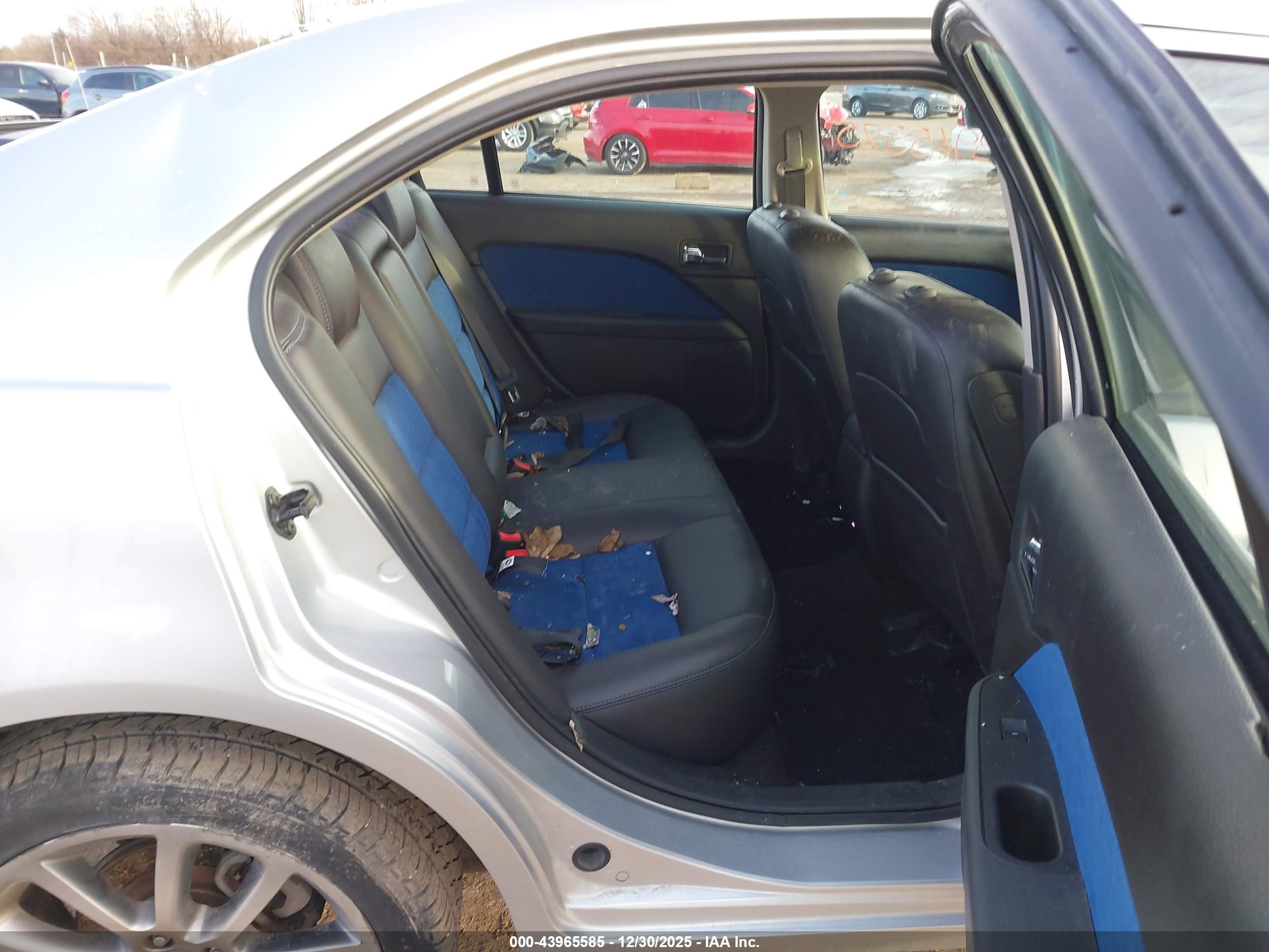 FORD FUSION image 8