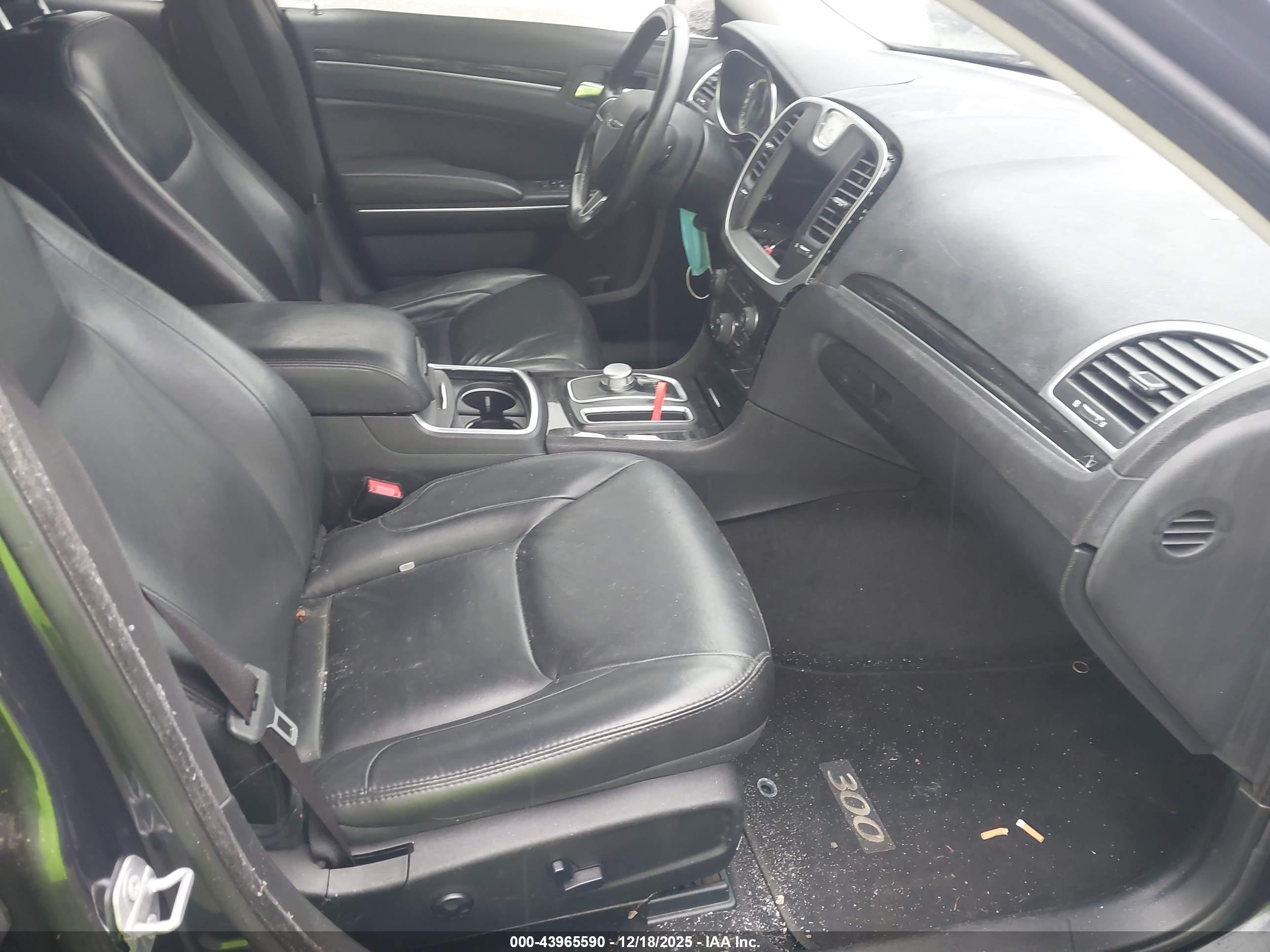 CHRYSLER 300 image 5