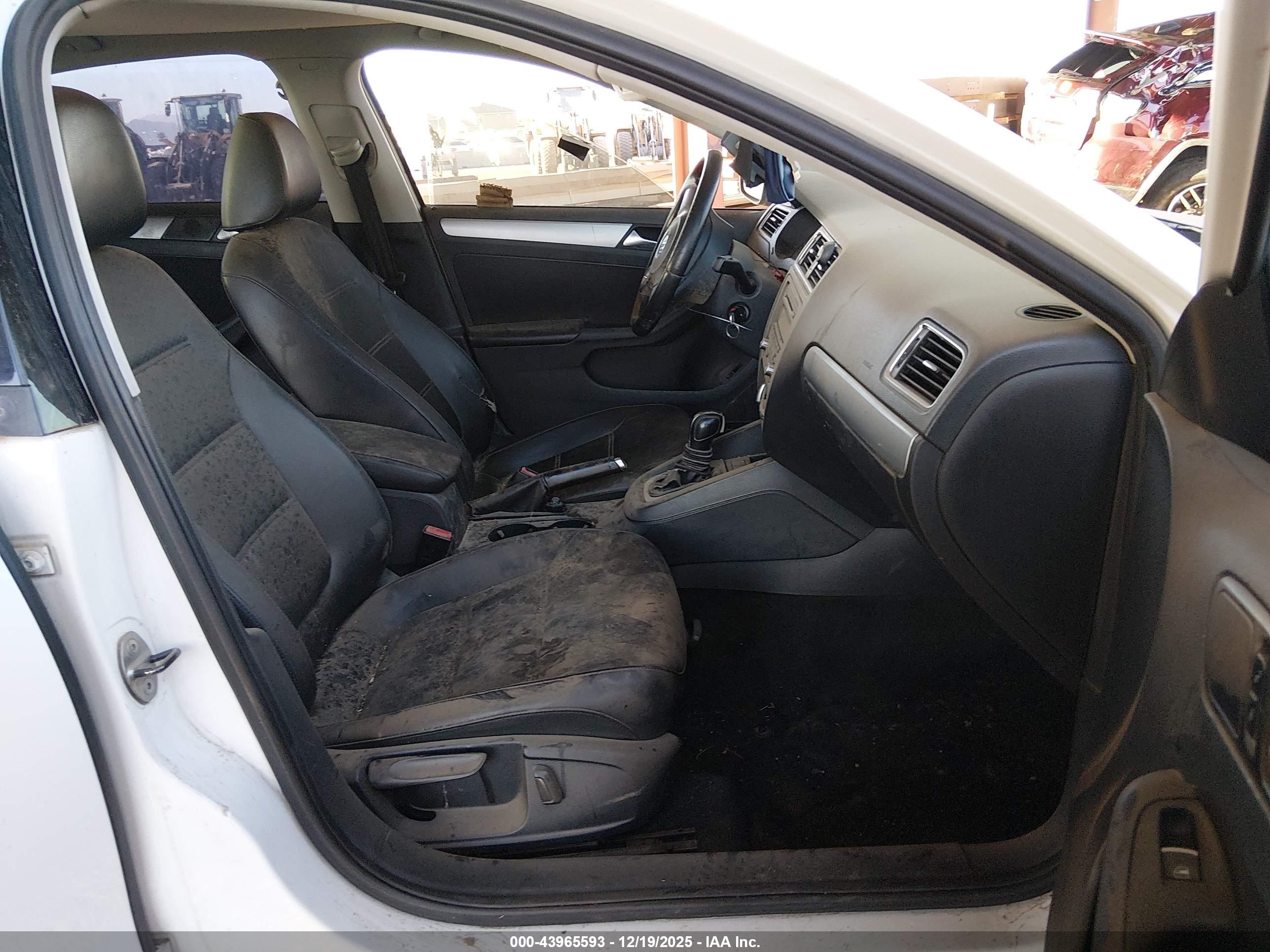 VOLKSWAGEN JETTA image 5