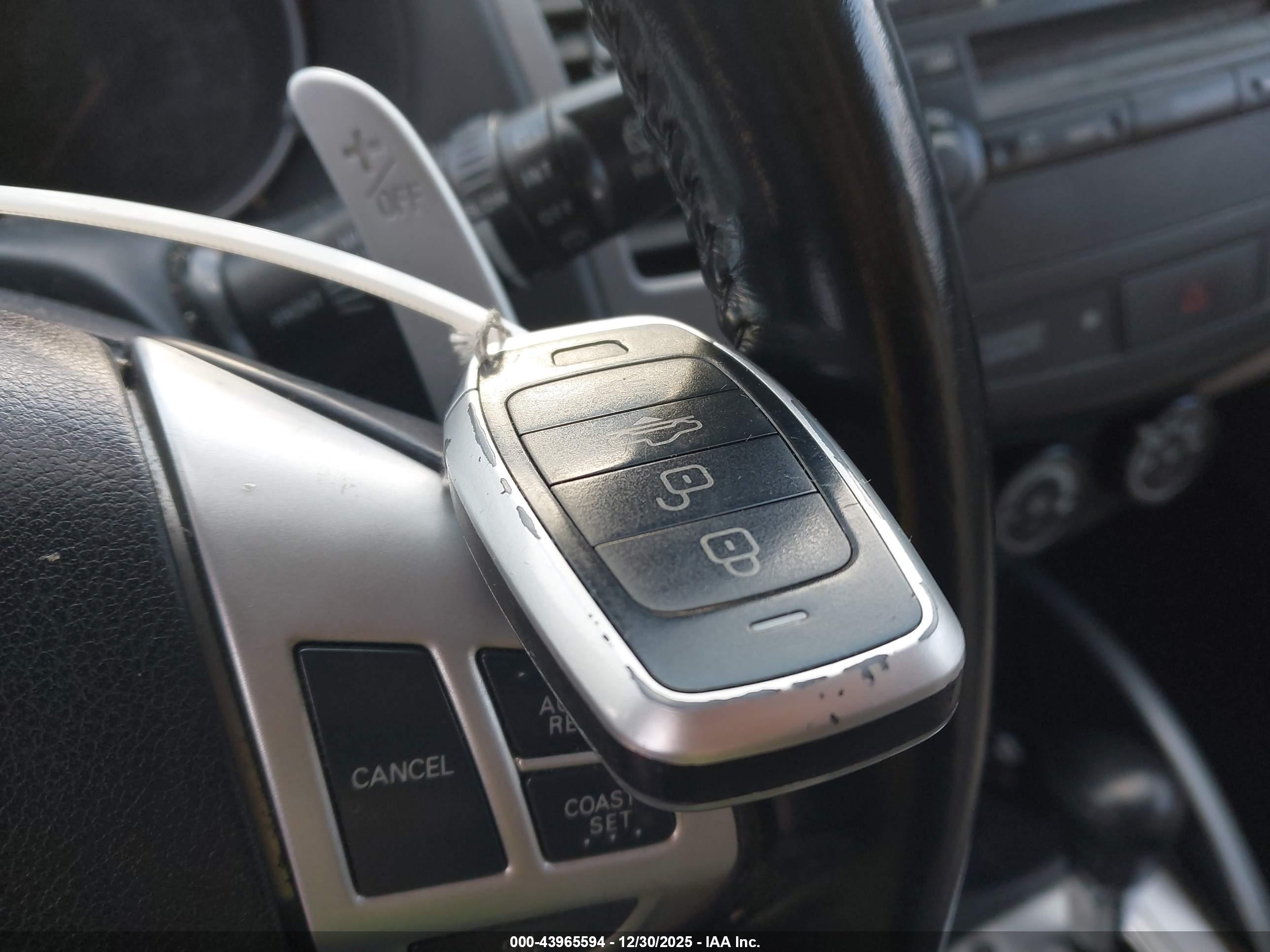 MITSUBISHI OUTLANDER image 11