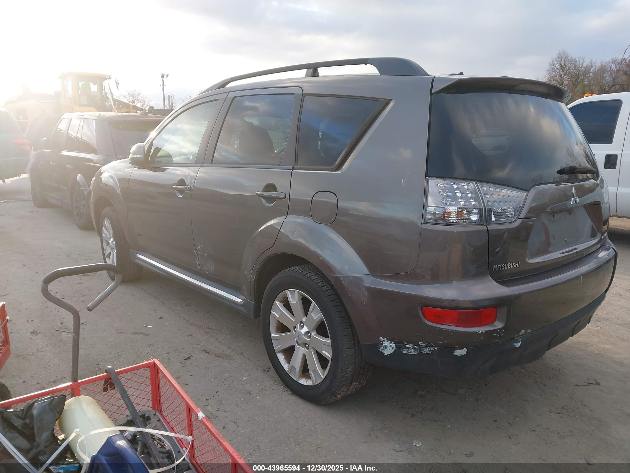 MITSUBISHI OUTLANDER image 3