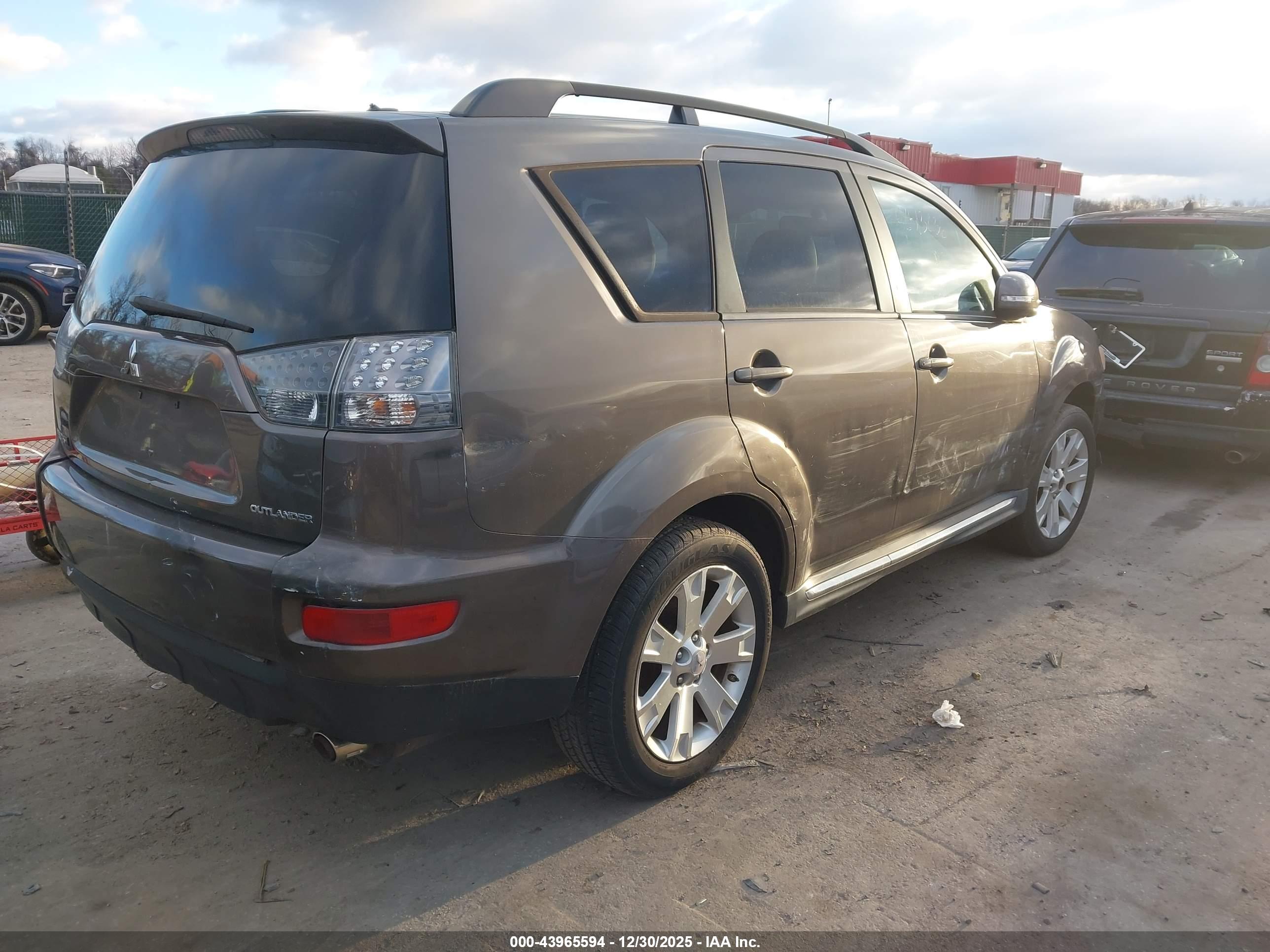 MITSUBISHI OUTLANDER image 4