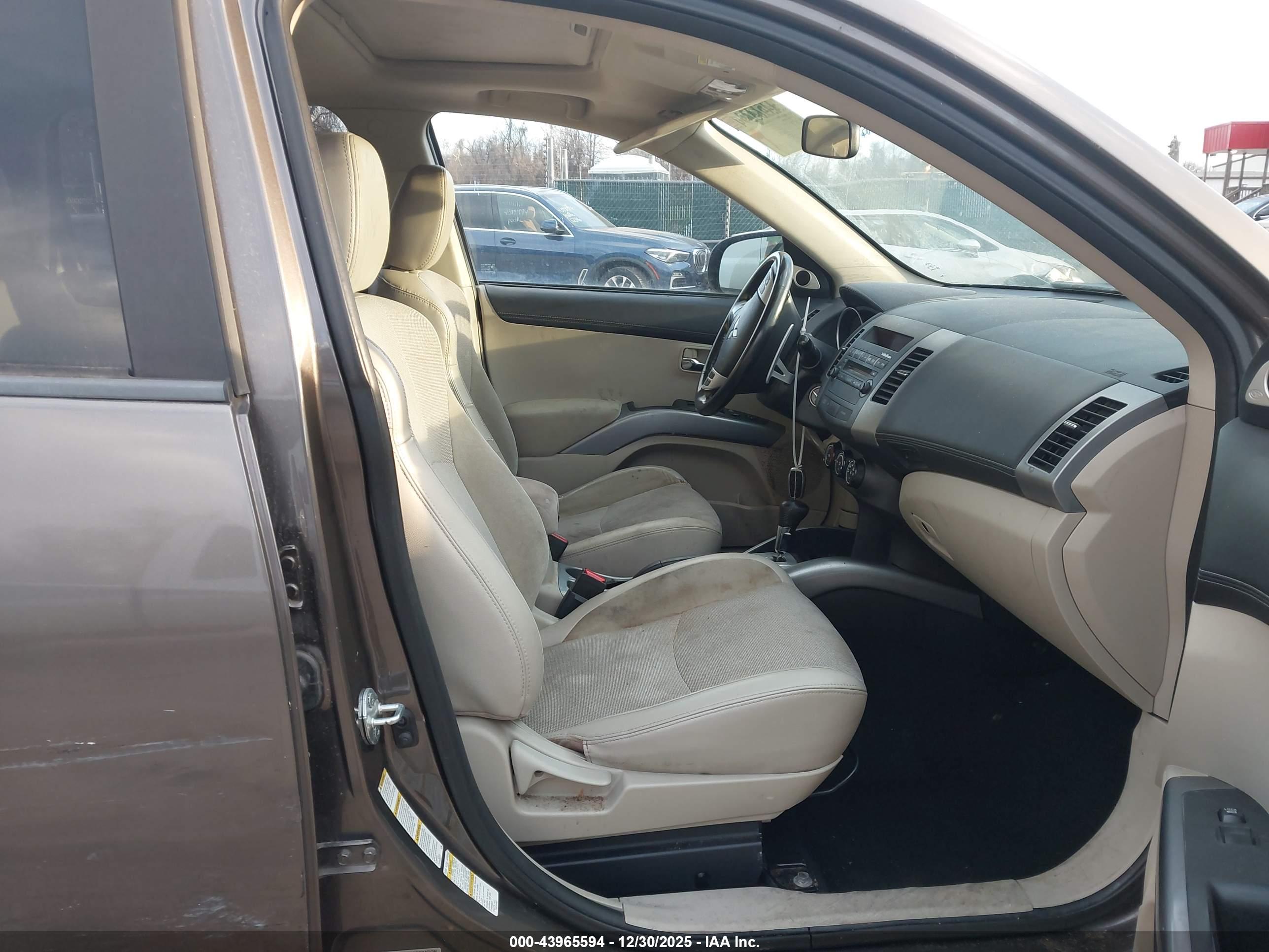 MITSUBISHI OUTLANDER image 5