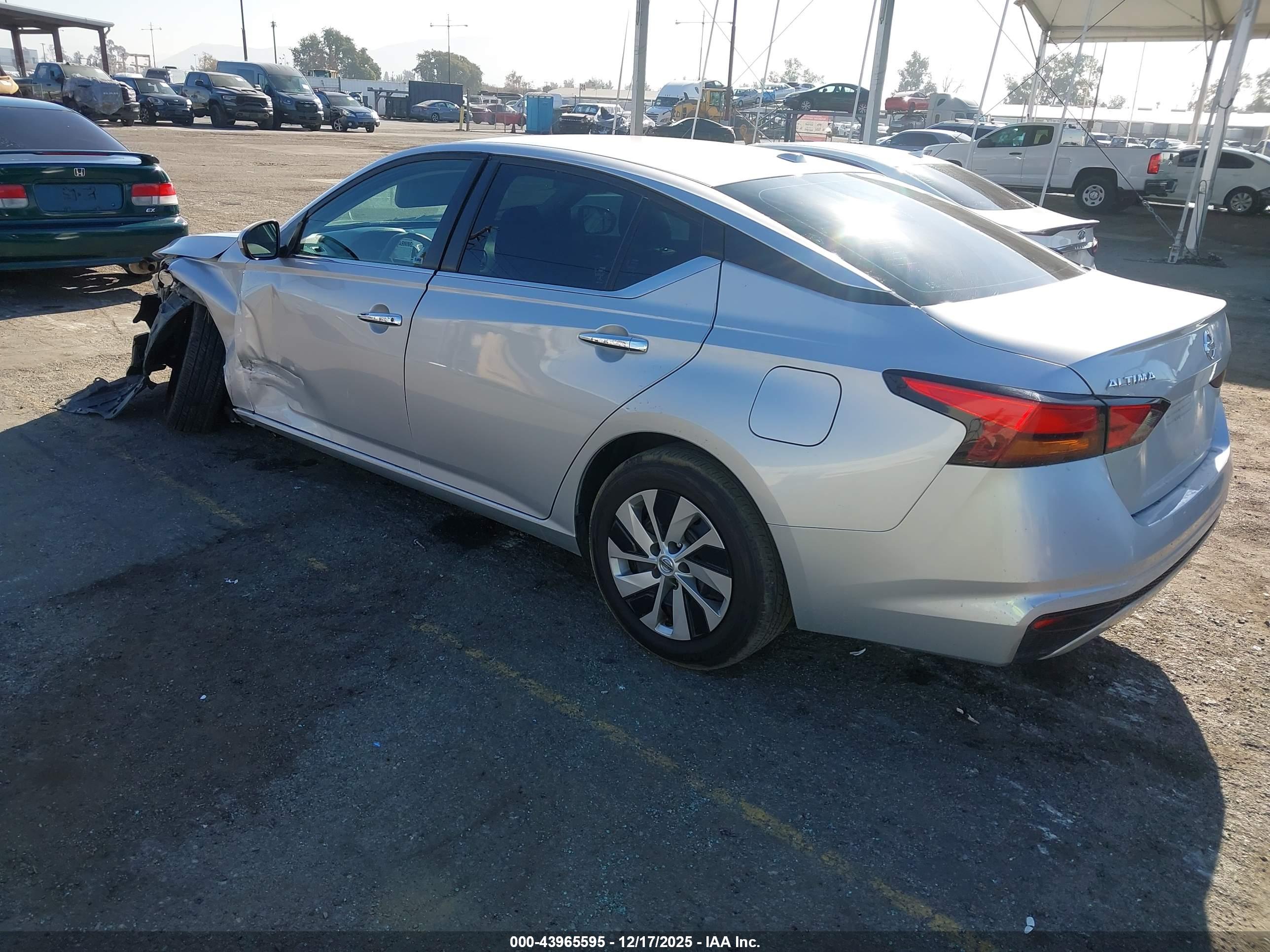 NISSAN ALTIMA image 3