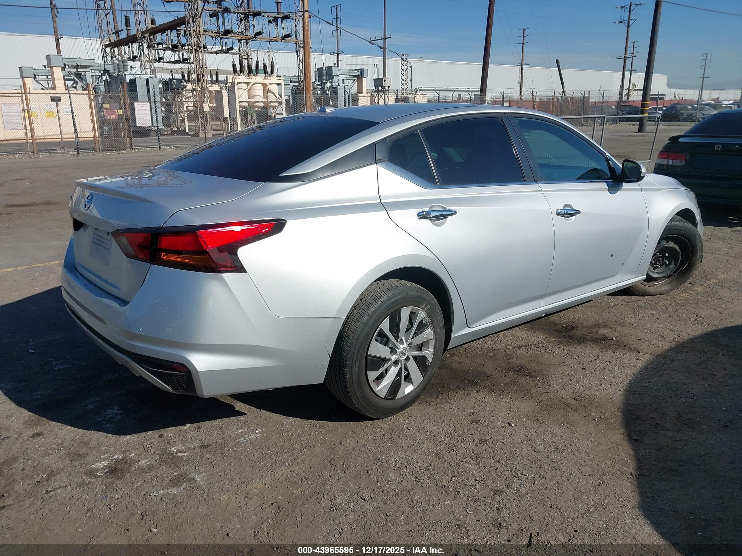 NISSAN ALTIMA image 4